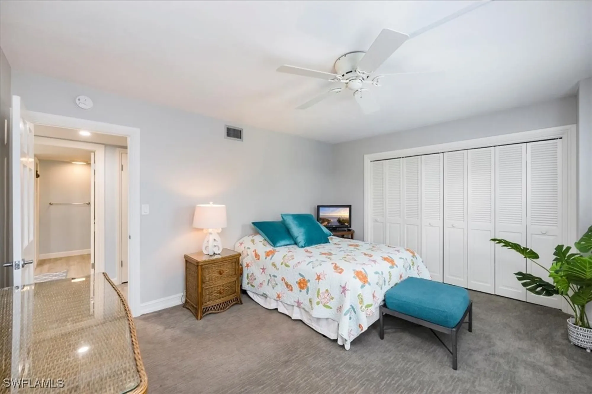 Property Slideshow image 12 of 28 | 3483 gulf shore blvd 604, Naples, FL, 34103