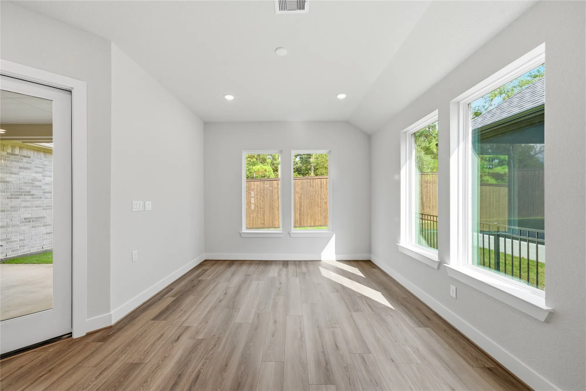 Property Slideshow image 17 of 43 | 10026 larkin cv, Willis, TX, 77318