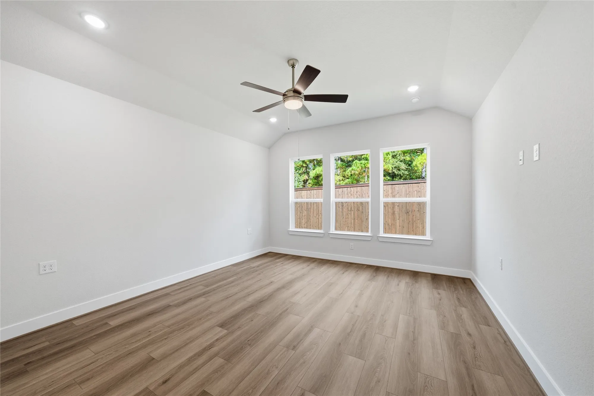 Property Slideshow image 19 of 43 | 10026 larkin cv, Willis, TX, 77318