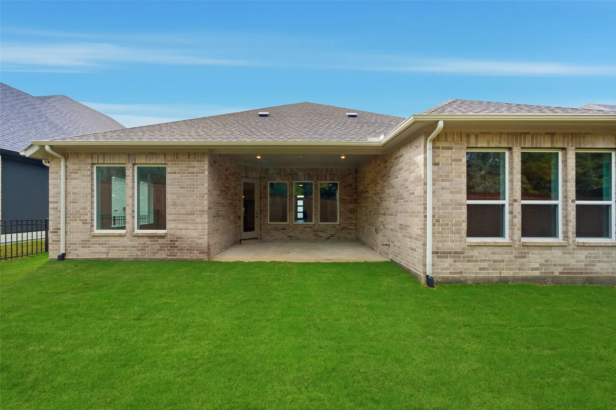 Property Slideshow image 33 of 43 | 10026 larkin cv, Willis, TX, 77318