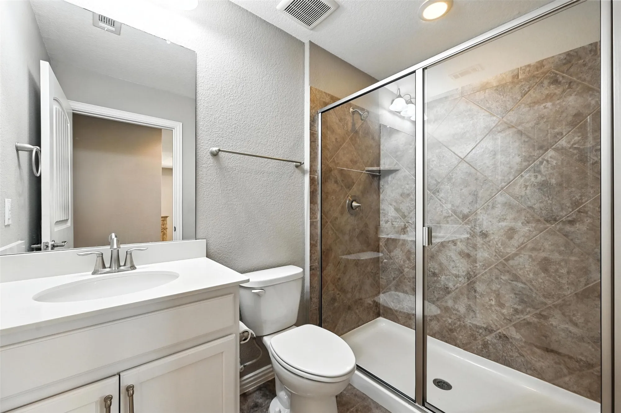 Property Slideshow image 31 of 39 | 2306 feathering dr, Frisco, TX, 75036