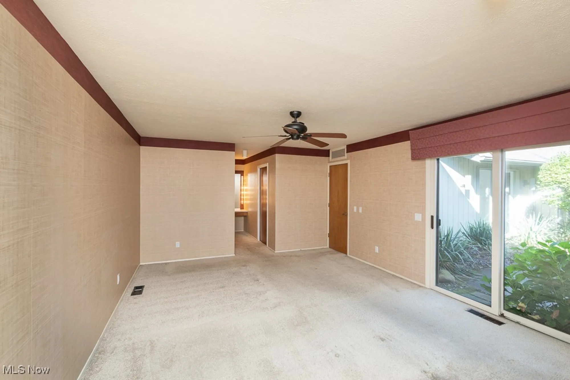 Property Slideshow image 16 of 34 | 22300 rock creek cir, Strongsville, OH, 44149