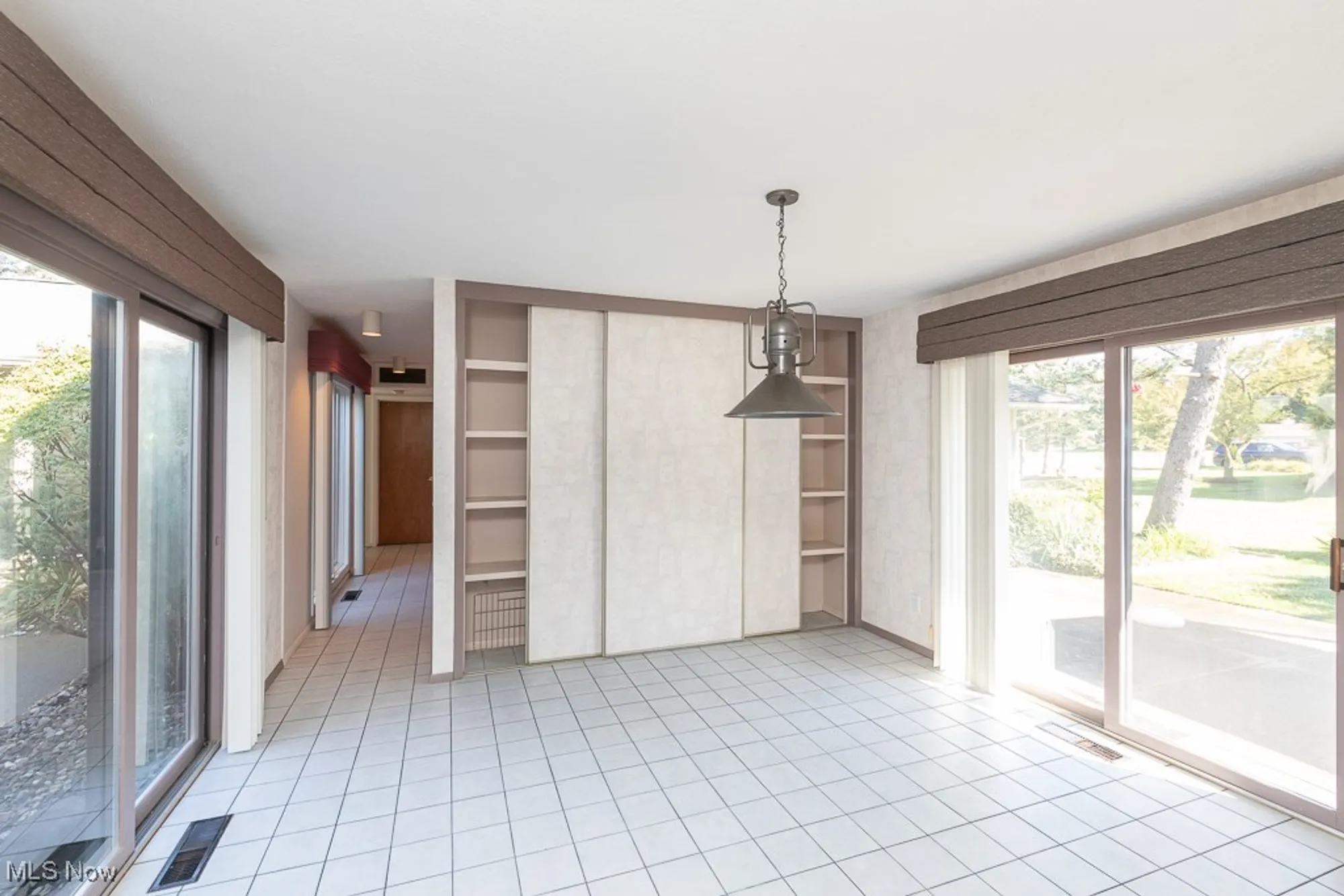 Property Slideshow image 11 of 34 | 22300 rock creek cir, Strongsville, OH, 44149