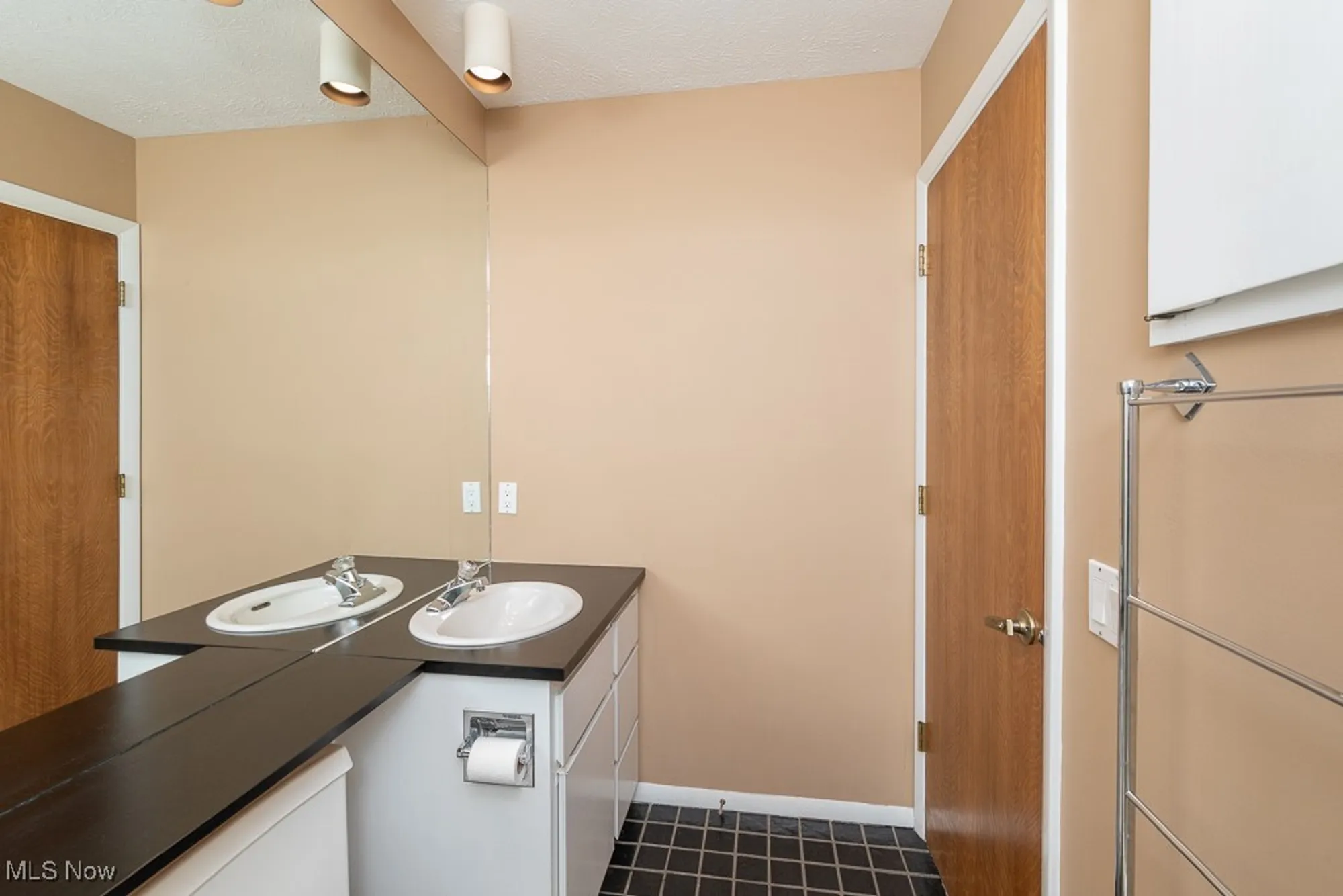 Property Slideshow image 28 of 34 | 22300 rock creek cir, Strongsville, OH, 44149