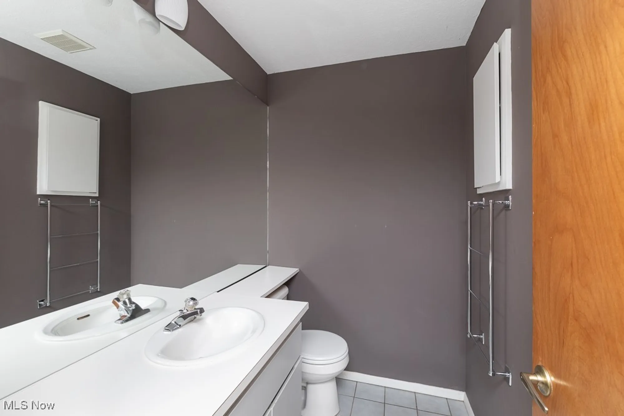 Property Slideshow image 20 of 34 | 22300 rock creek cir, Strongsville, OH, 44149