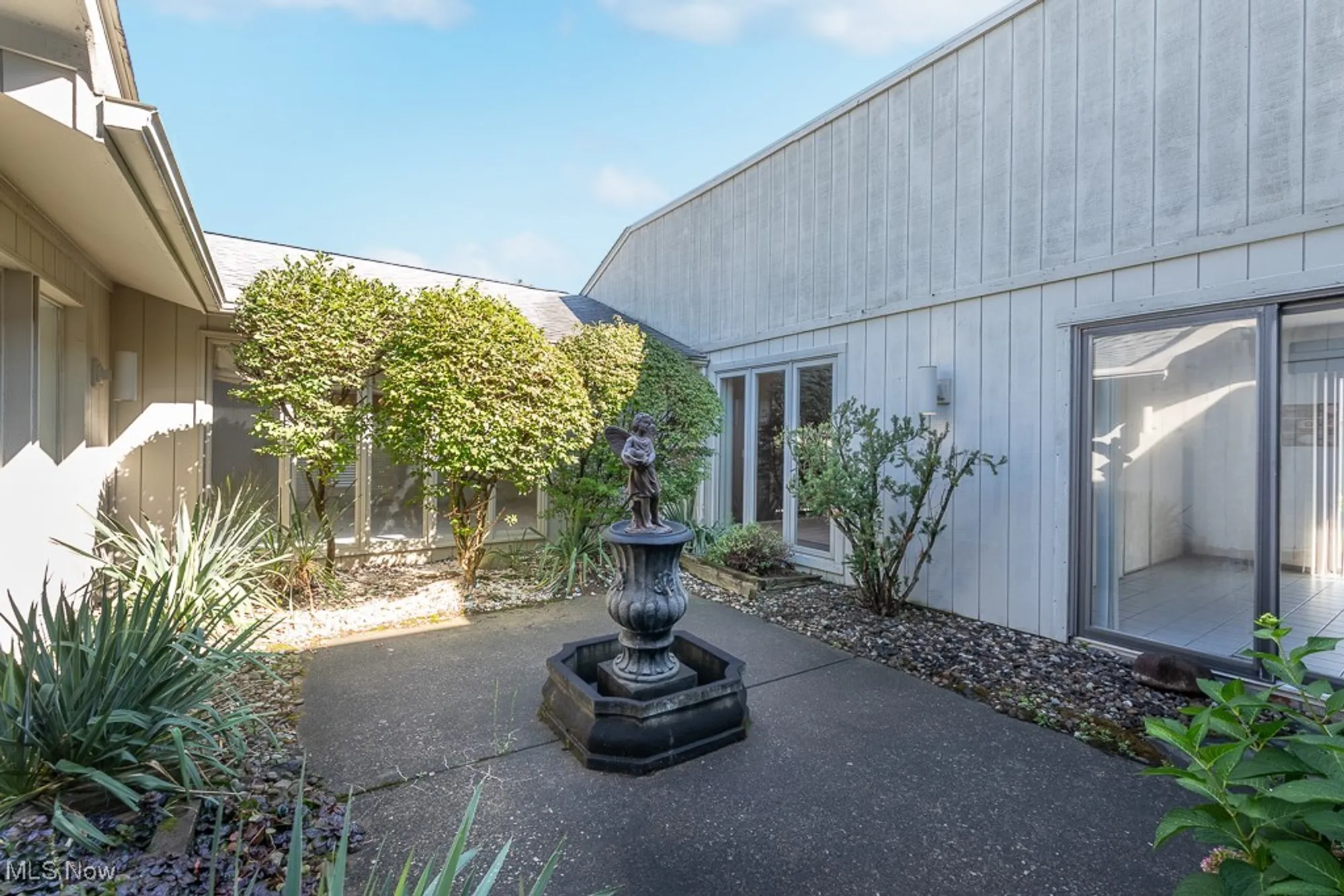 Property Slideshow image 4 of 34 | 22300 rock creek cir, Strongsville, OH, 44149