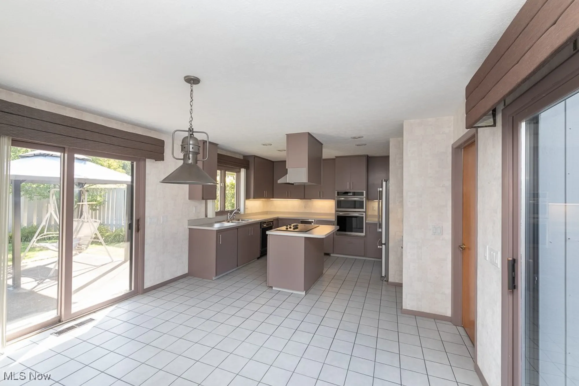 Property Slideshow image 8 of 34 | 22300 rock creek cir, Strongsville, OH, 44149