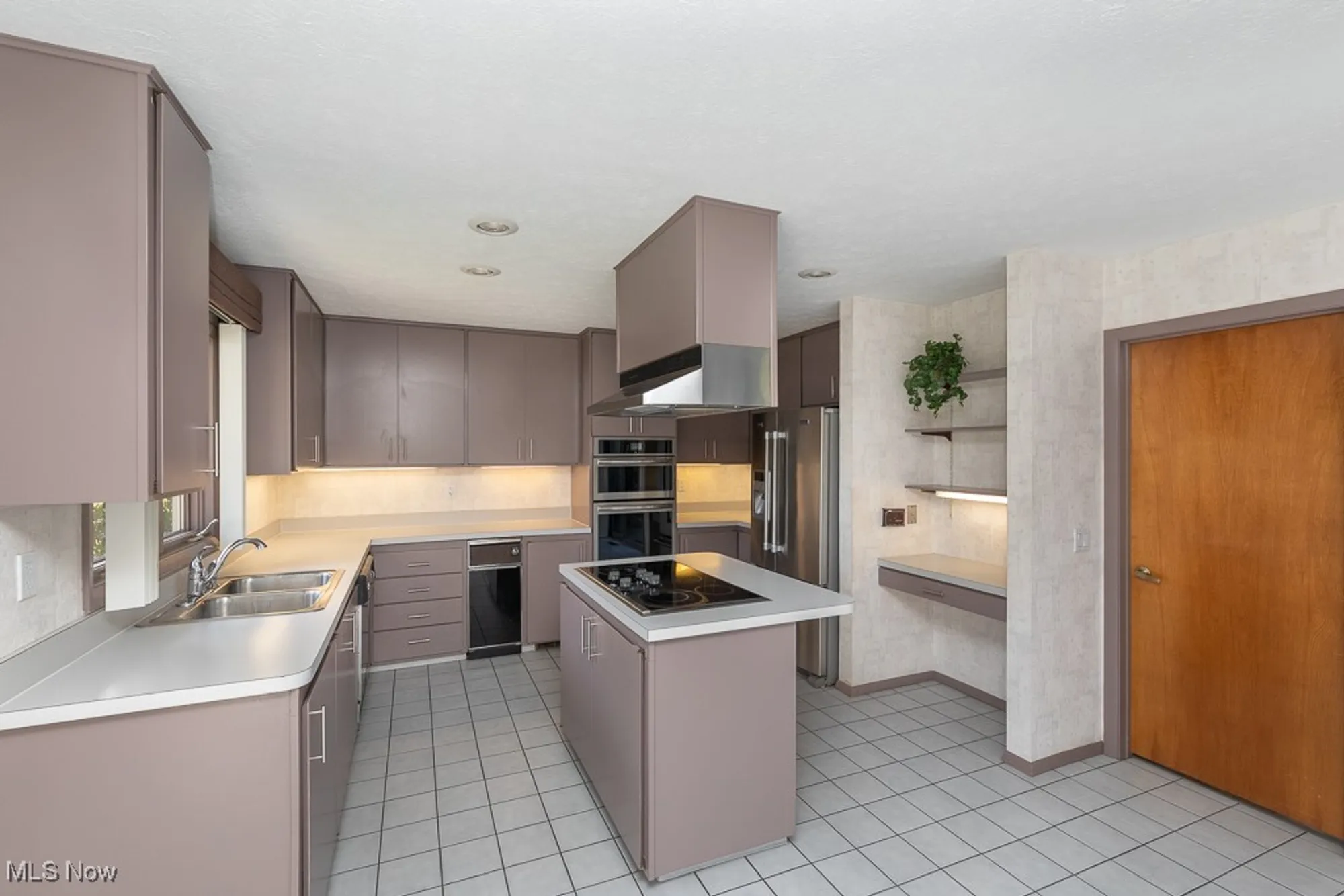 Property Slideshow image 9 of 34 | 22300 rock creek cir, Strongsville, OH, 44149