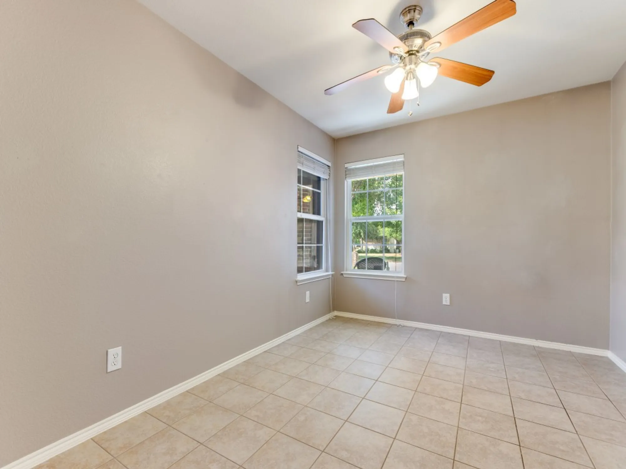 Property Slideshow image 15 of 40 | 1649 antelope hills dr, Frisco, TX, 75036