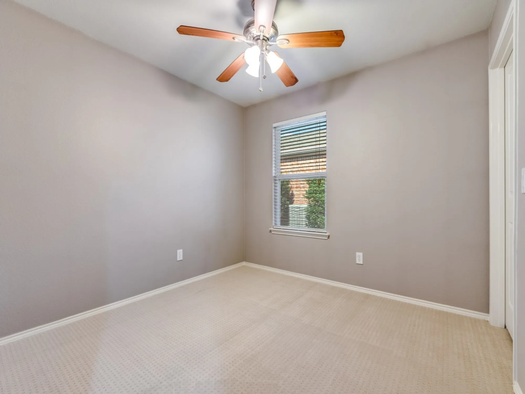 Property Slideshow image 16 of 40 | 1649 antelope hills dr, Frisco, TX, 75036