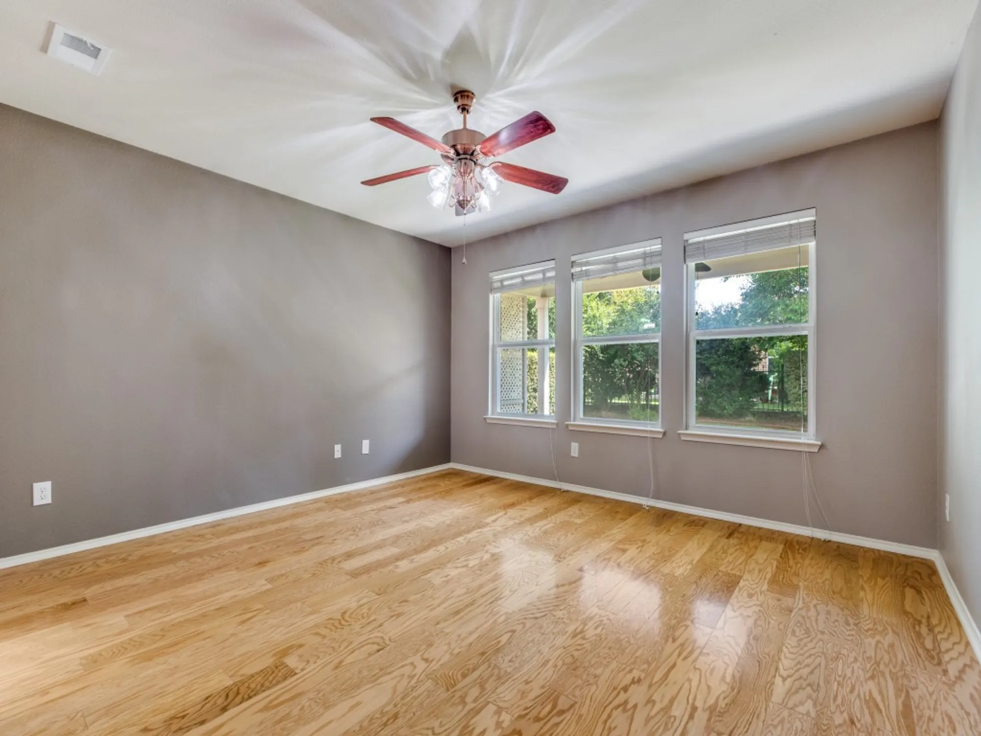 Property Slideshow image 19 of 40 | 1649 antelope hills dr, Frisco, TX, 75036