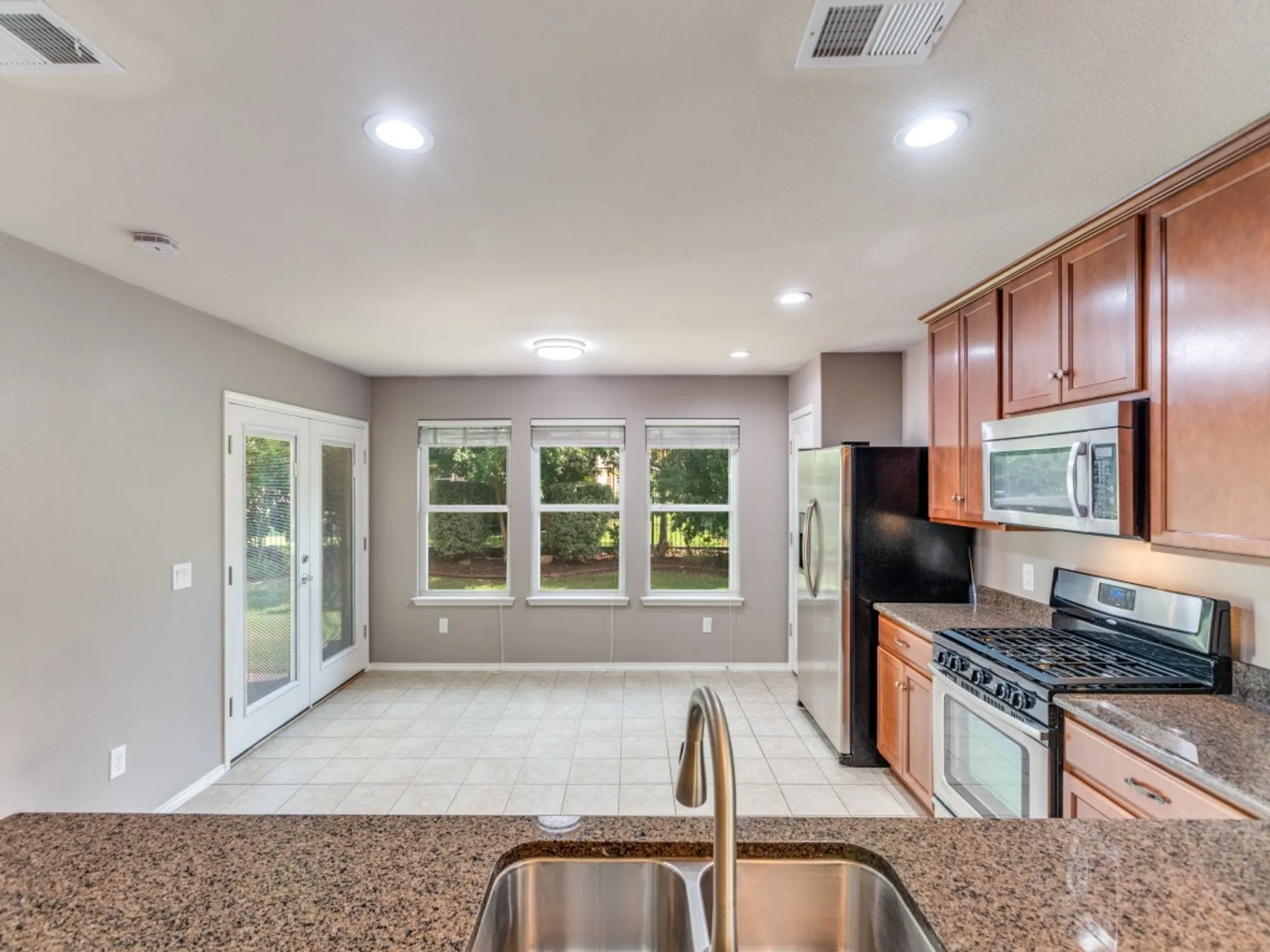 Property Slideshow image 10 of 40 | 1649 antelope hills dr, Frisco, TX, 75036