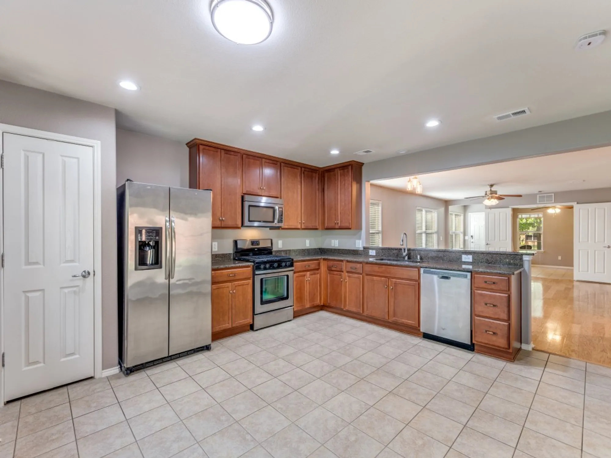 Property Slideshow image 12 of 40 | 1649 antelope hills dr, Frisco, TX, 75036