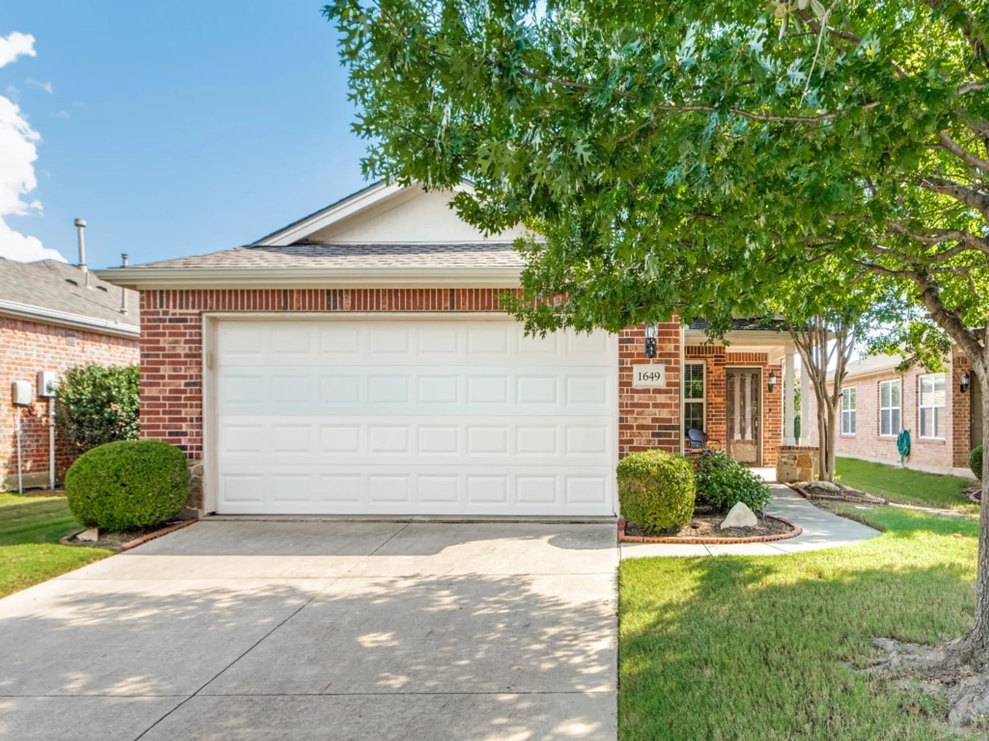 Property Slideshow image 2 of 40 | 1649 antelope hills dr, Frisco, TX, 75036