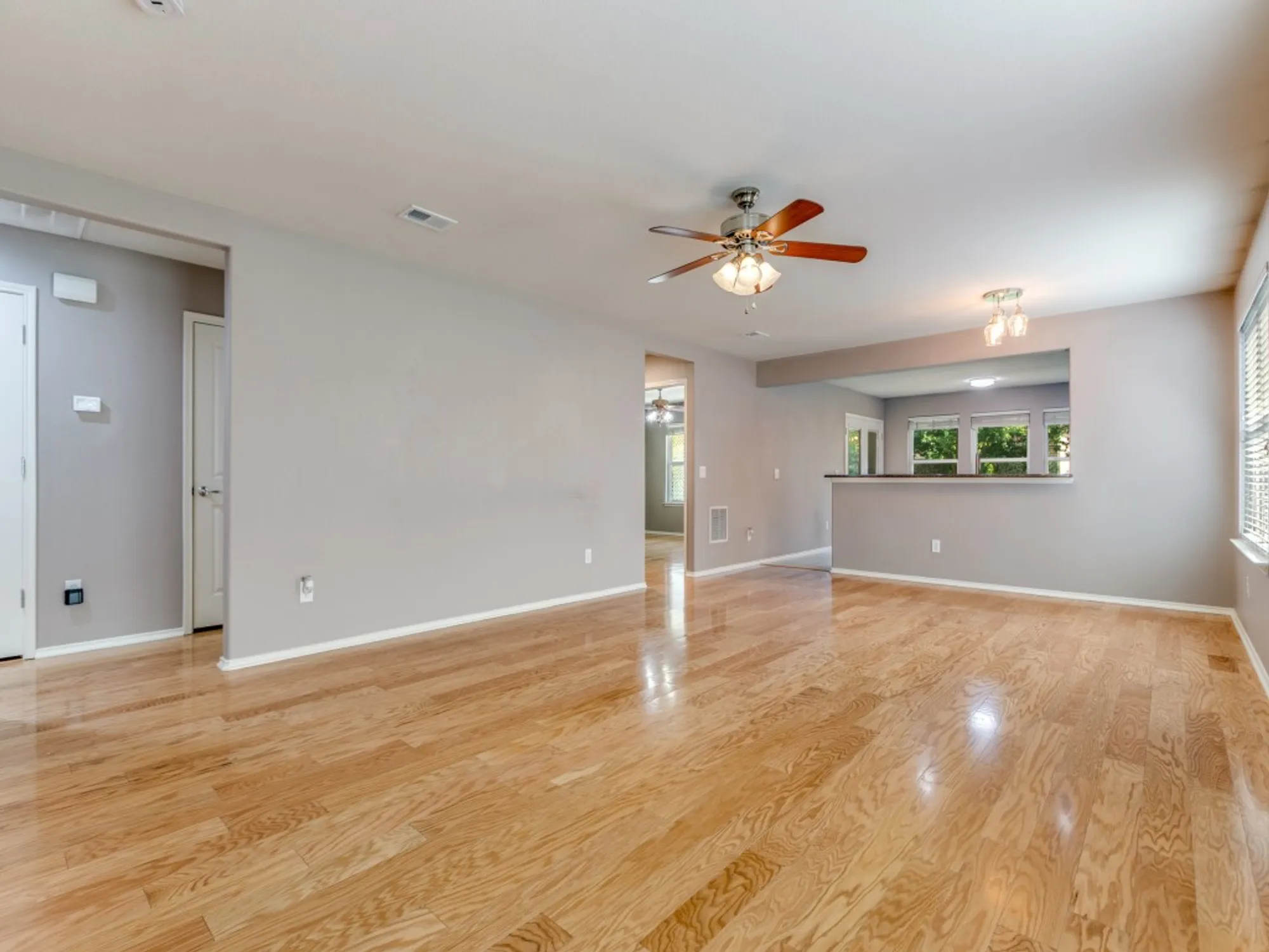 Property Slideshow image 4 of 40 | 1649 antelope hills dr, Frisco, TX, 75036