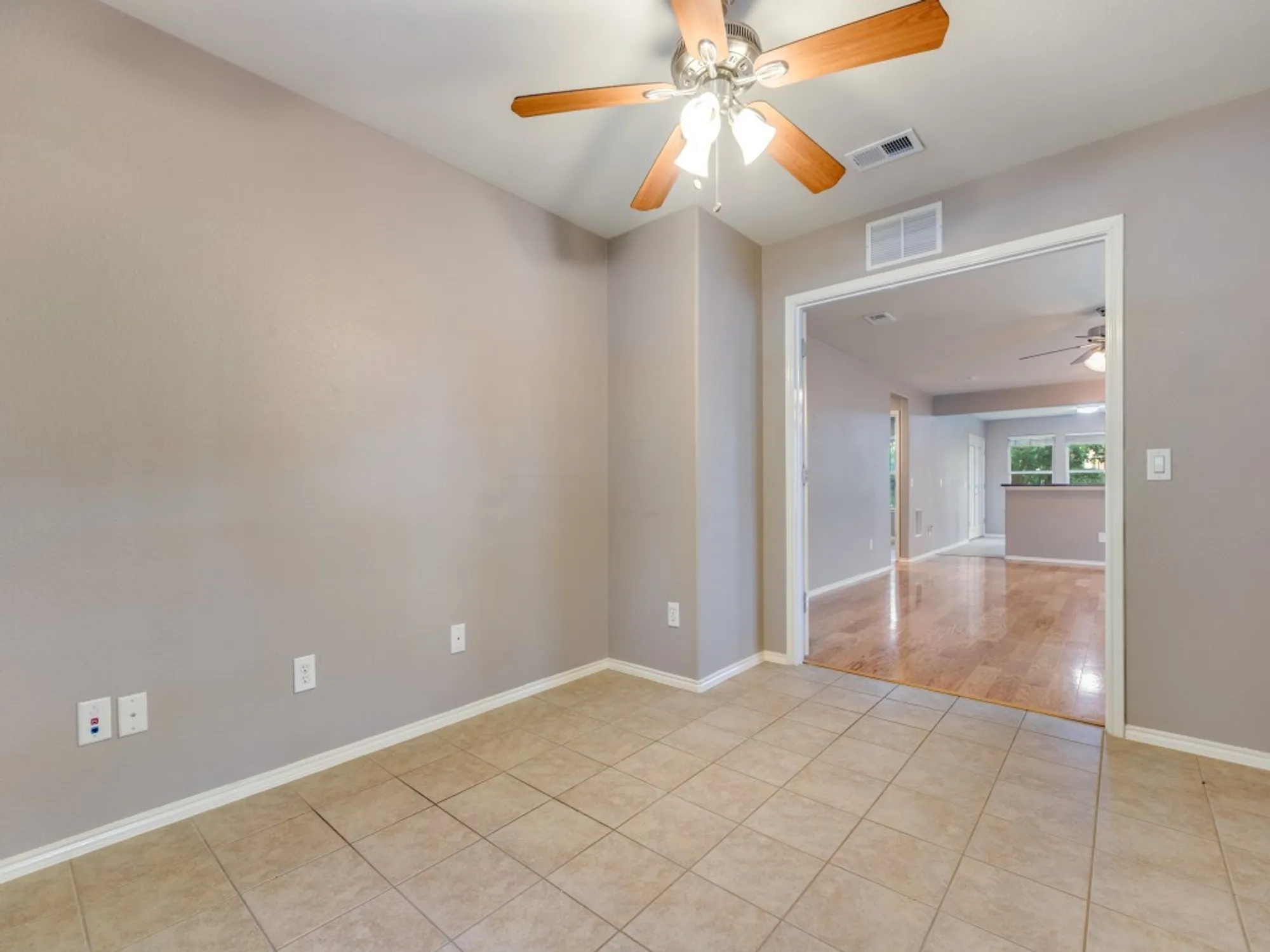 Property Slideshow image 5 of 40 | 1649 antelope hills dr, Frisco, TX, 75036