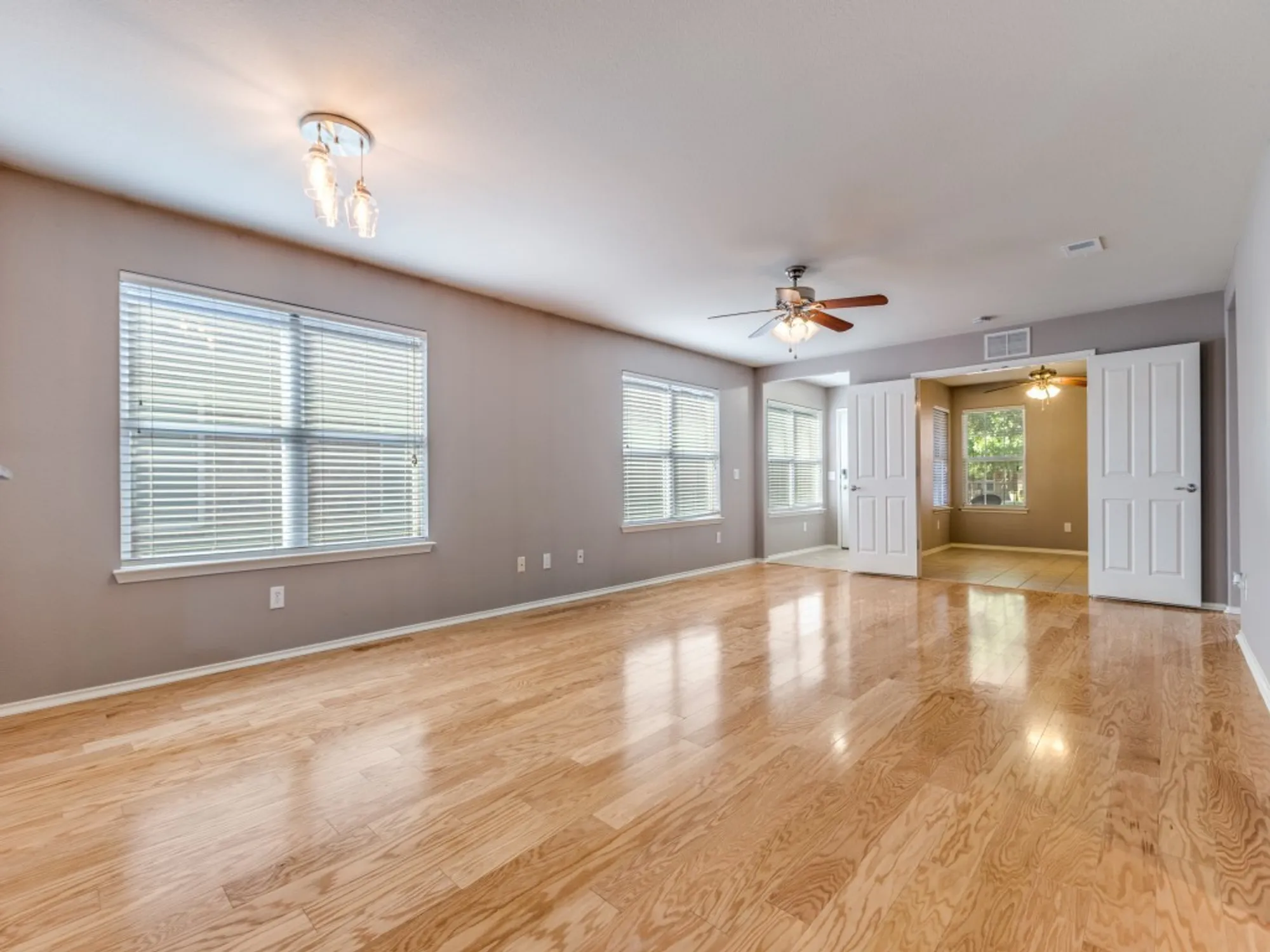 Property Slideshow image 9 of 40 | 1649 antelope hills dr, Frisco, TX, 75036