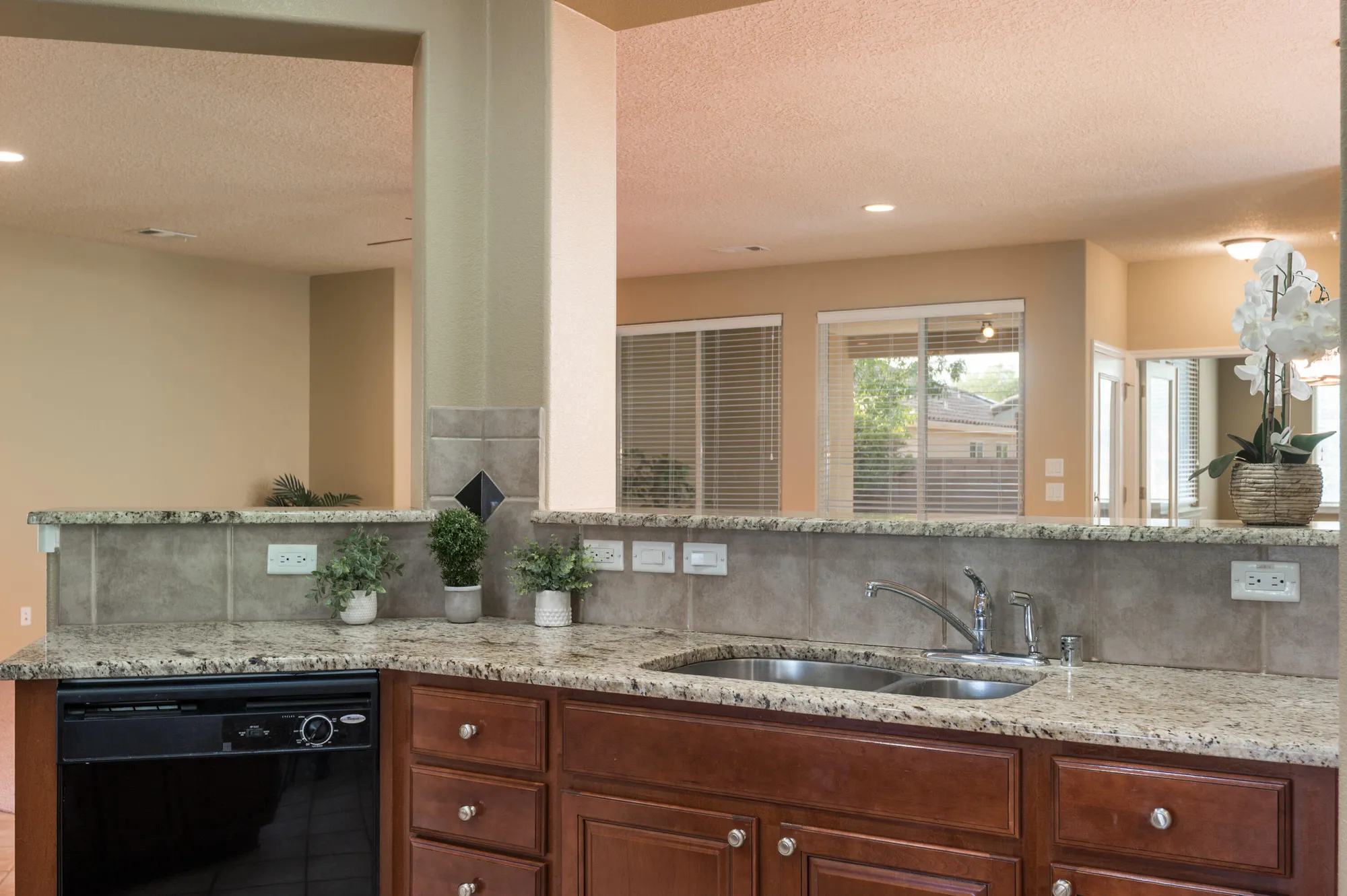 Property Slideshow image 13 of 33 | 1024 evening primrose, Bernalillo, NM, 87004