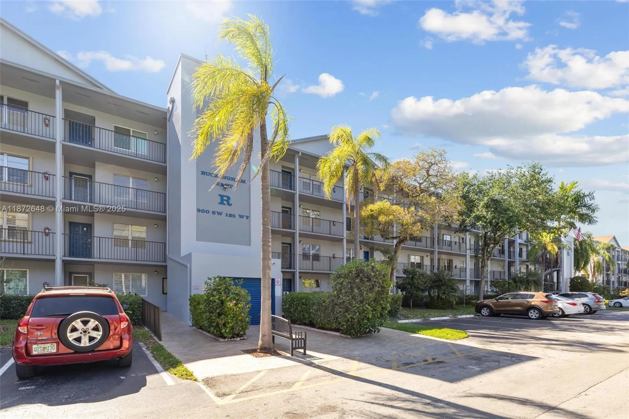 Property Slideshow image 12 of 14 | 900 sw 125th way r412, Pembroke Pines, FL, 33027