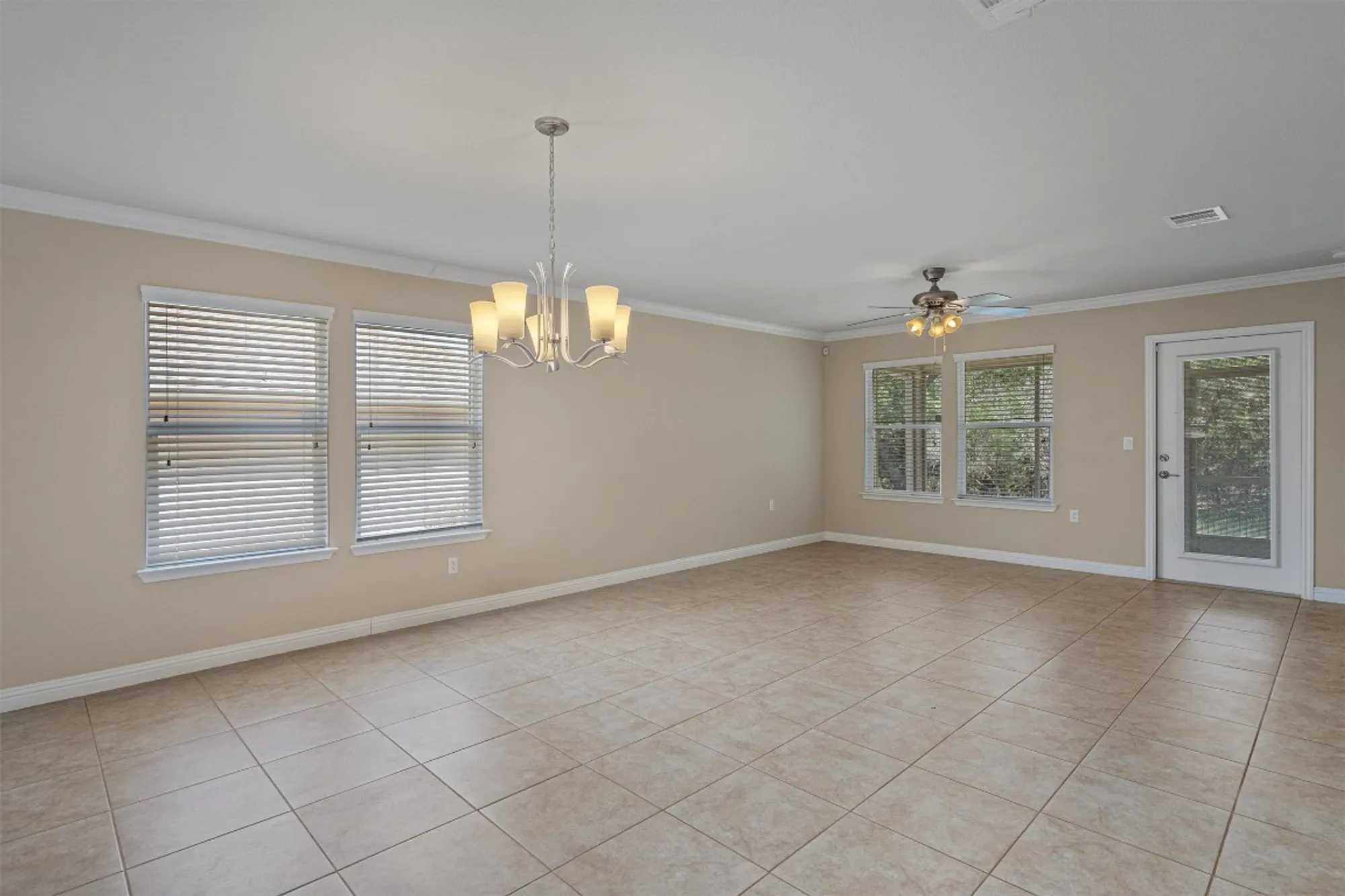 Property Slideshow image 16 of 36 | 335 salado creek ln, Georgetown, TX, 78633