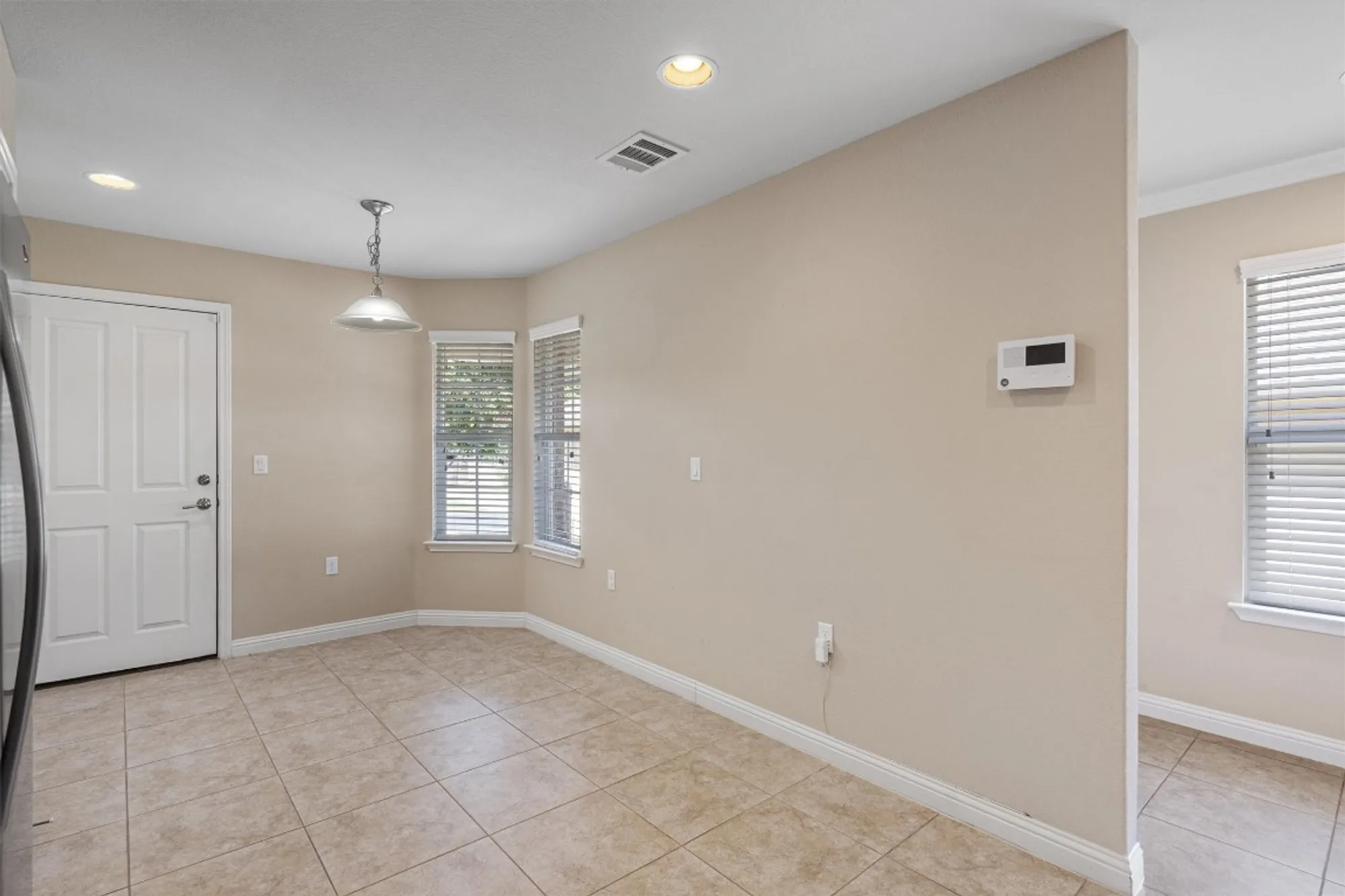 Property Slideshow image 10 of 36 | 335 salado creek ln, Georgetown, TX, 78633