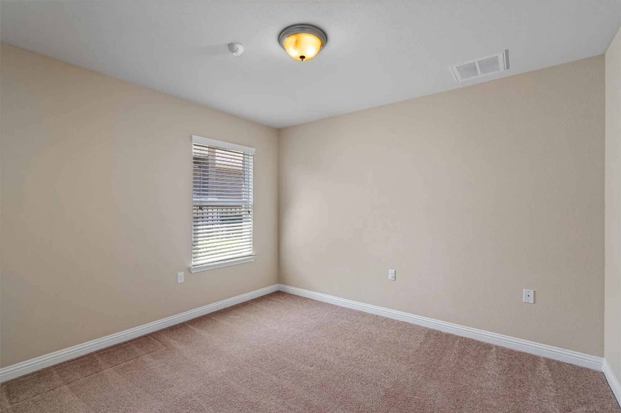 Property Slideshow image 27 of 36 | 335 salado creek ln, Georgetown, TX, 78633