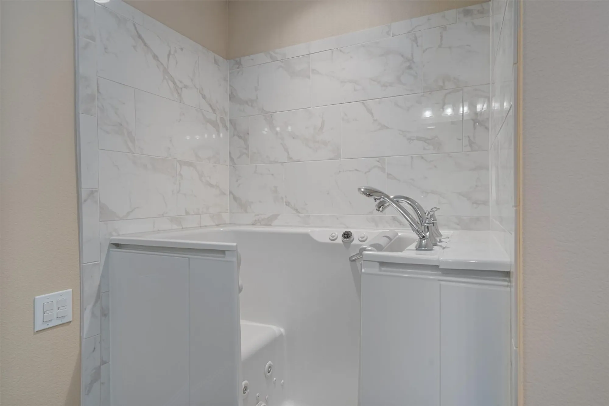 Property Slideshow image 21 of 36 | 335 salado creek ln, Georgetown, TX, 78633