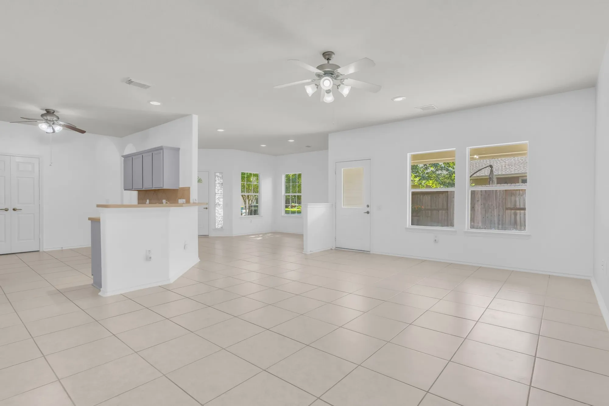 Property Slideshow image 14 of 47 | 34 greenwich pl, Conroe, TX, 77384