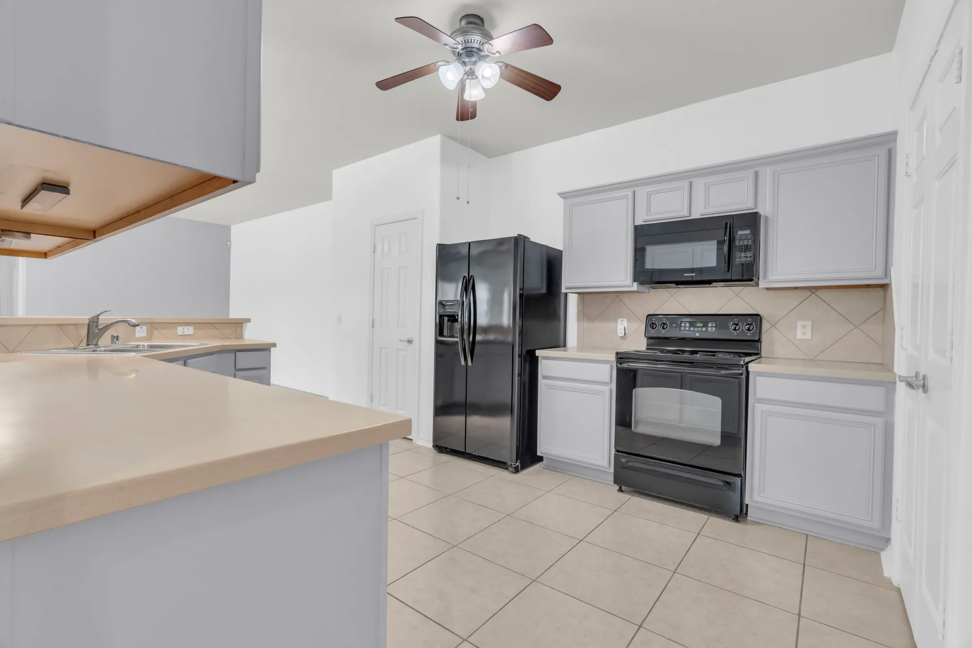 Property Slideshow image 17 of 47 | 34 greenwich pl, Conroe, TX, 77384