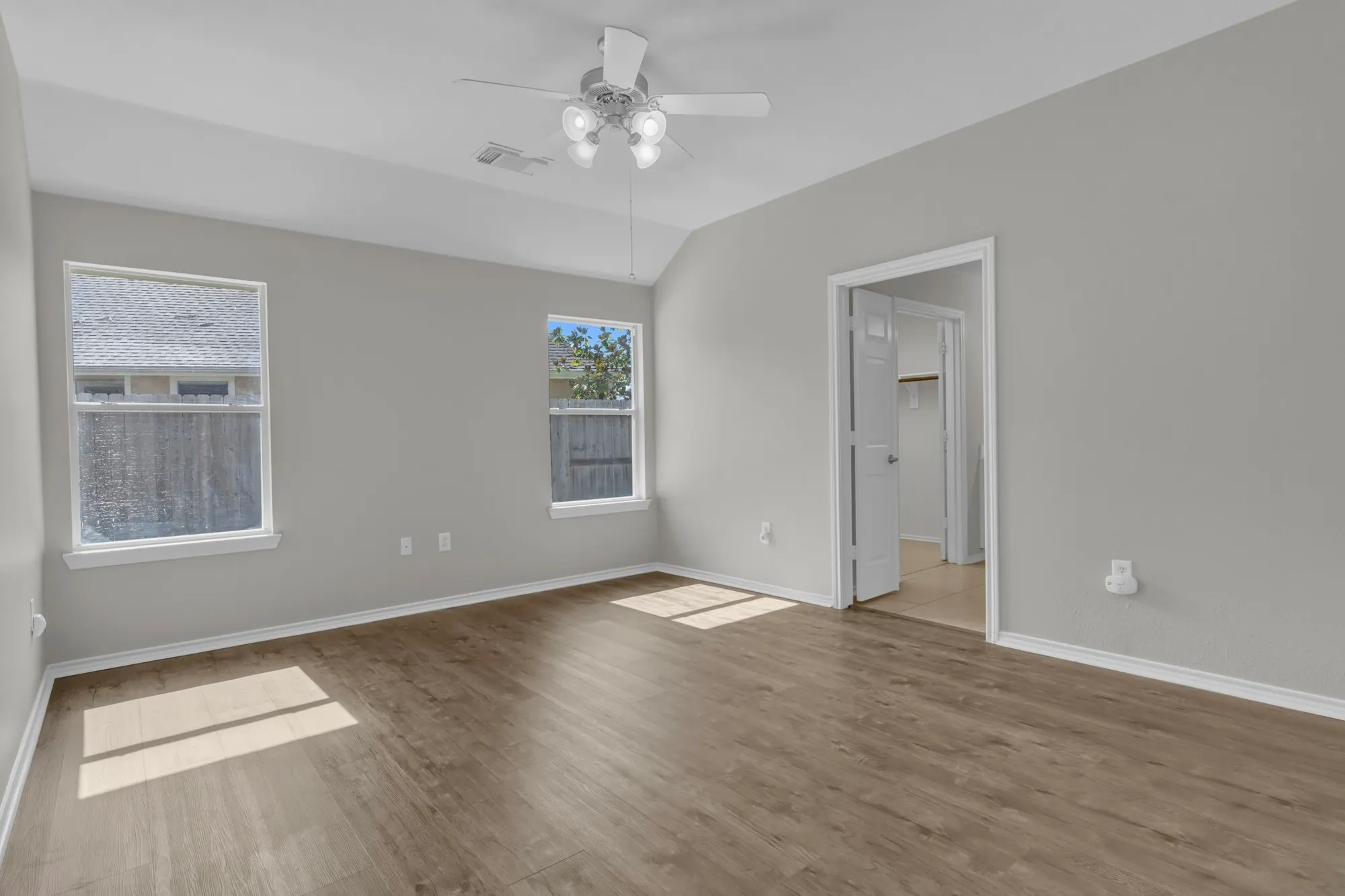 Property Slideshow image 19 of 47 | 34 greenwich pl, Conroe, TX, 77384