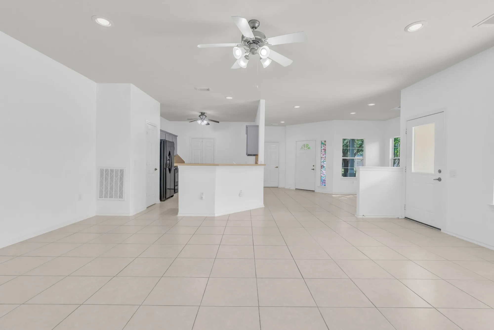 Property Slideshow image 12 of 47 | 34 greenwich pl, Conroe, TX, 77384