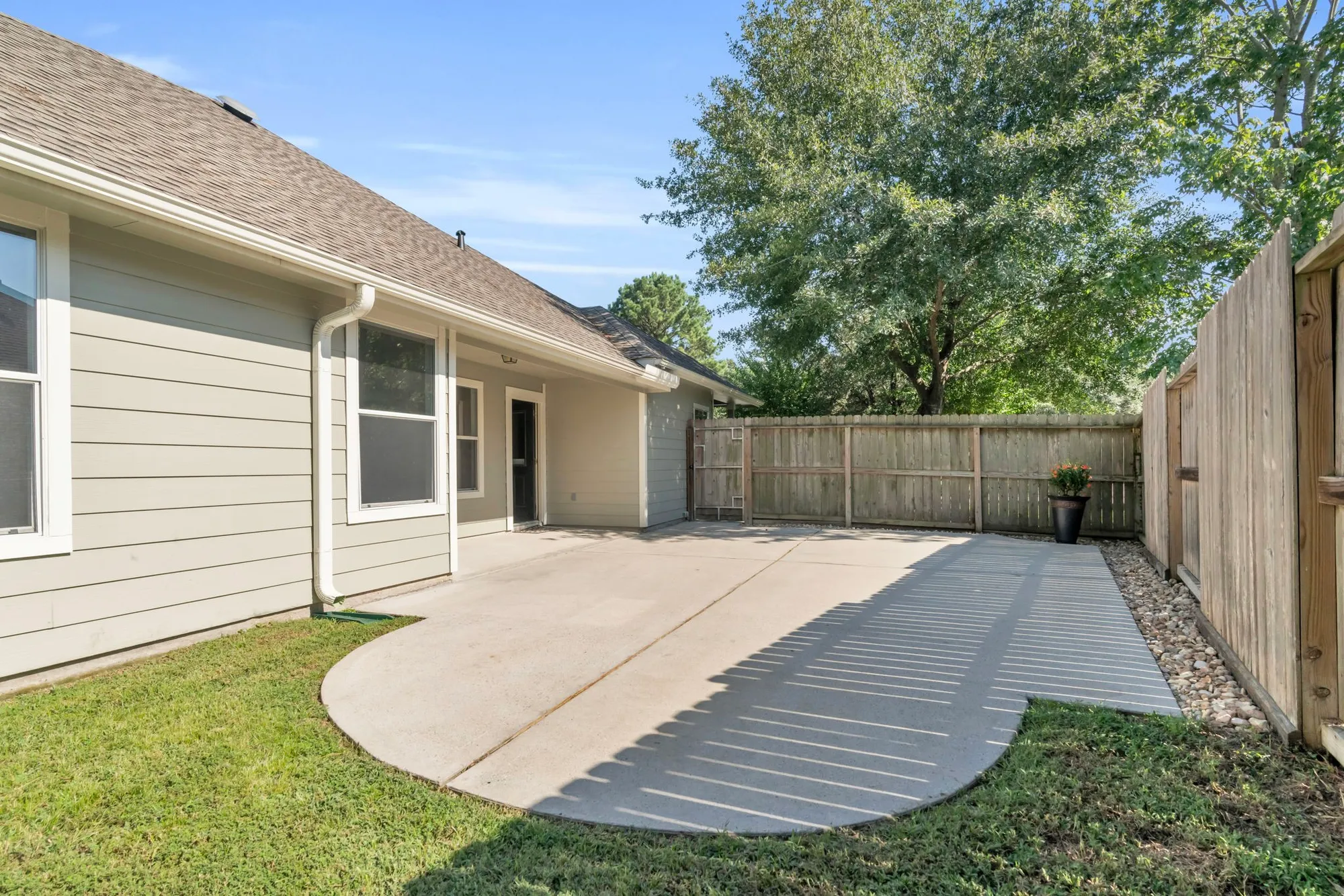 Property Slideshow image 23 of 47 | 34 greenwich pl, Conroe, TX, 77384