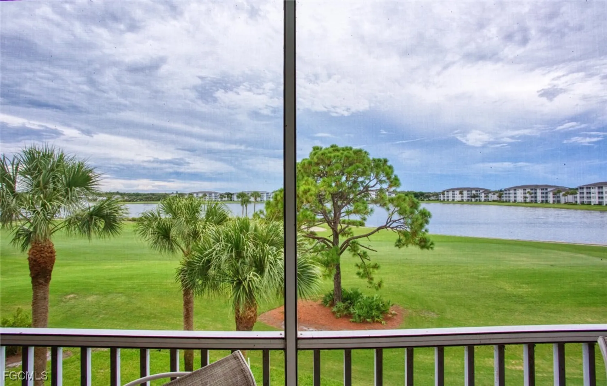 Property Slideshow image 14 of 26 | 8066 queen palm ln 537, Fort Myers, FL, 33966