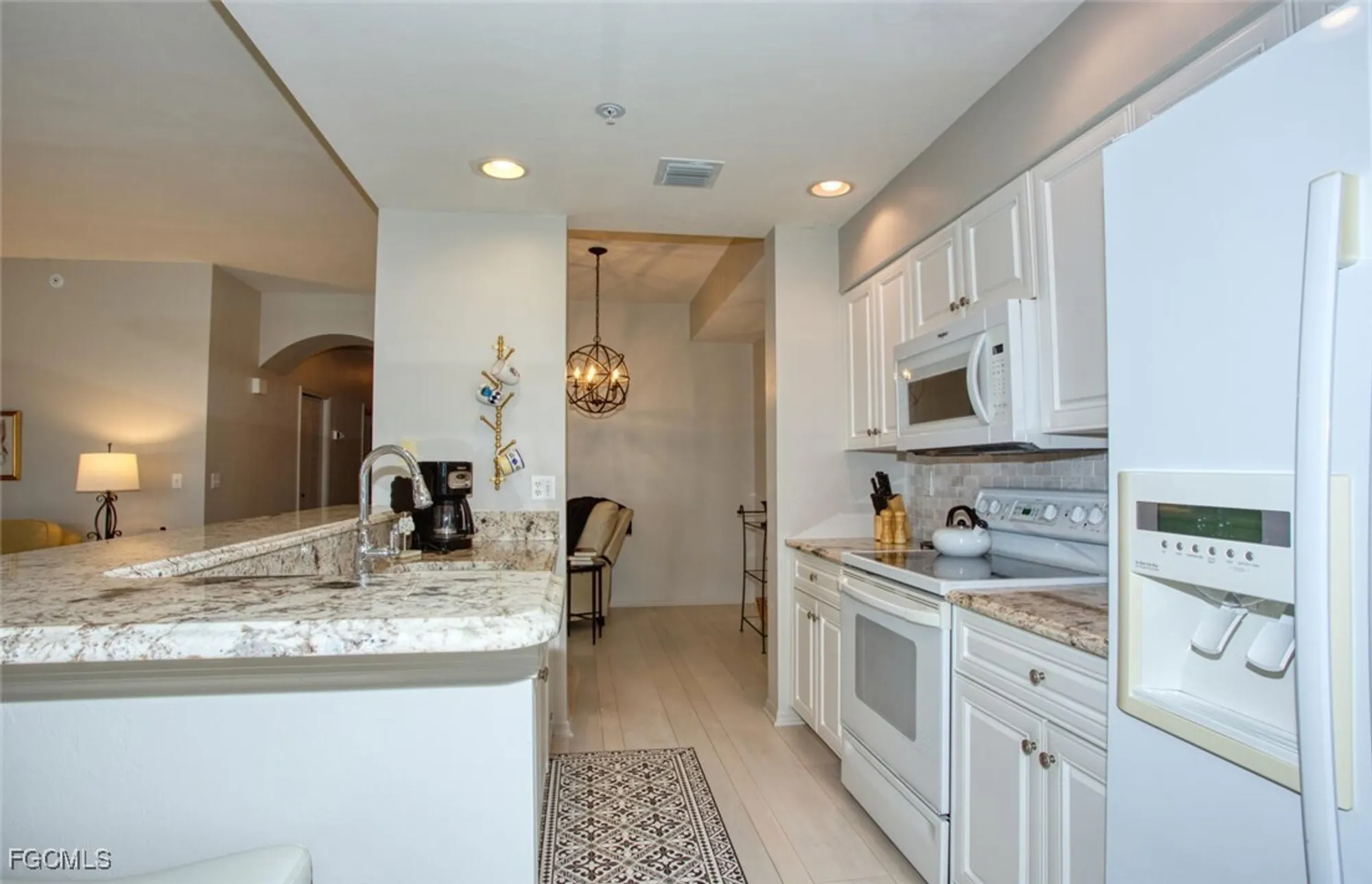 Property Slideshow image 10 of 26 | 8066 queen palm ln 537, Fort Myers, FL, 33966