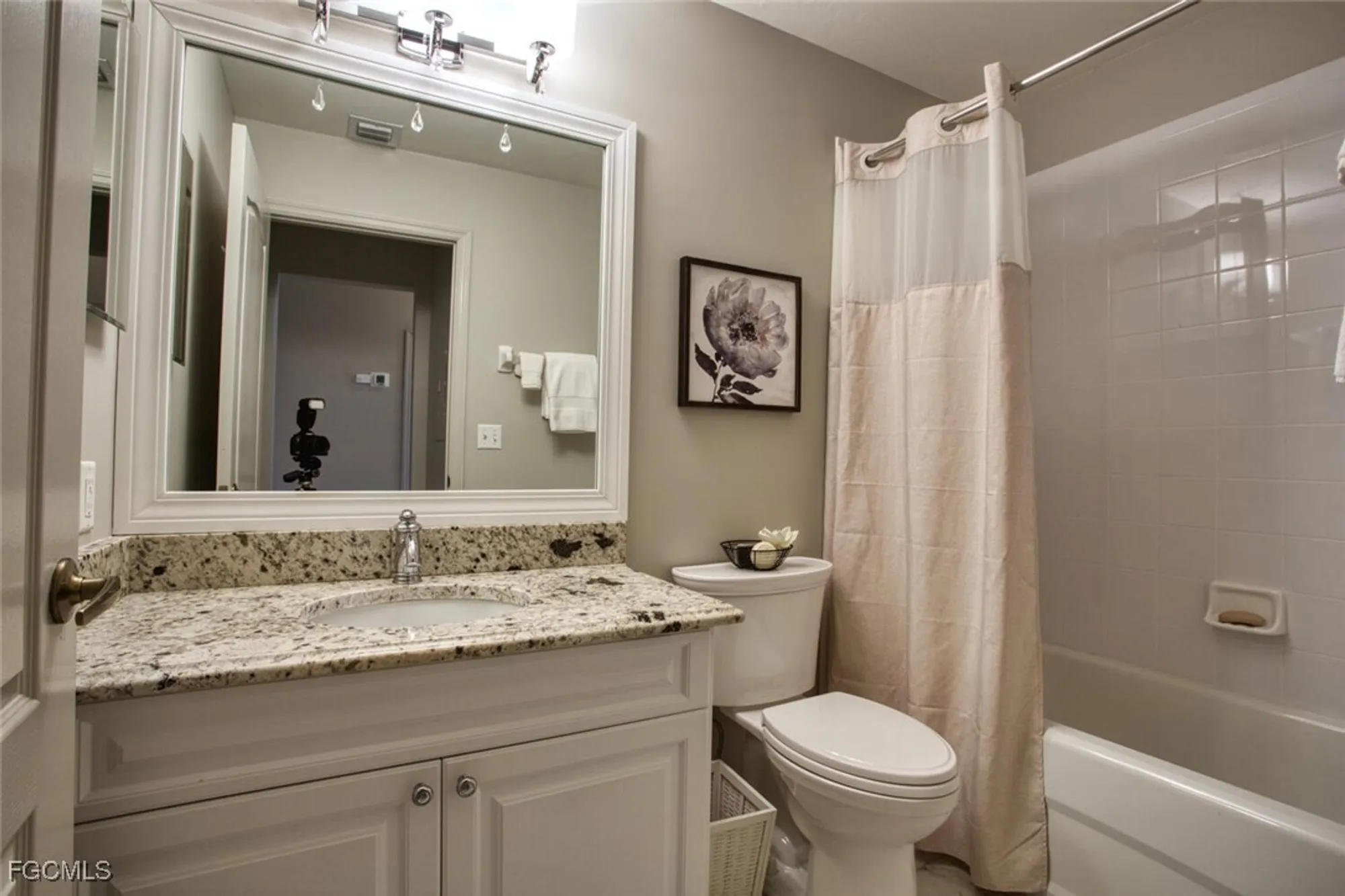 Property Slideshow image 20 of 26 | 8066 queen palm ln 537, Fort Myers, FL, 33966