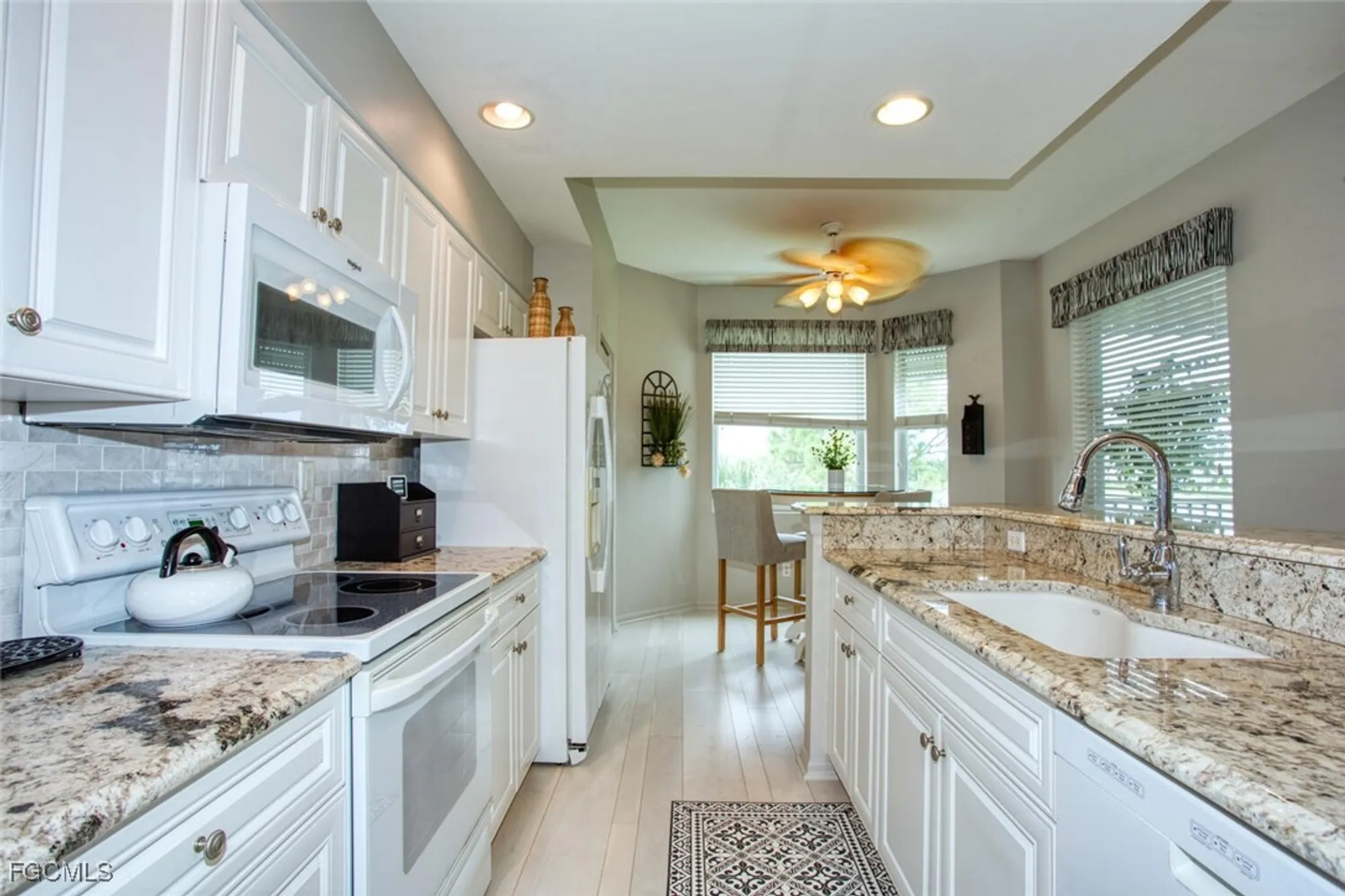 Property Slideshow image 7 of 26 | 8066 queen palm ln 537, Fort Myers, FL, 33966