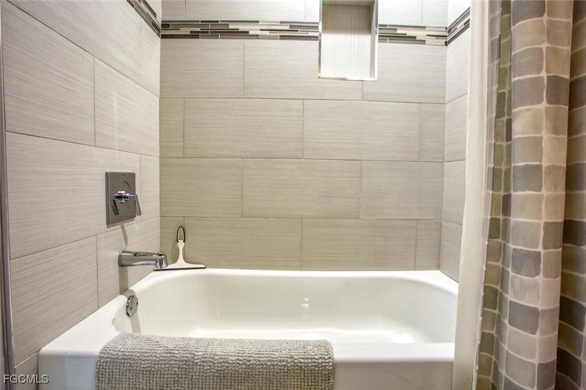 Property Slideshow image 17 of 22 | 10371 butterfly palm dr 834, Fort Myers, FL, 33966