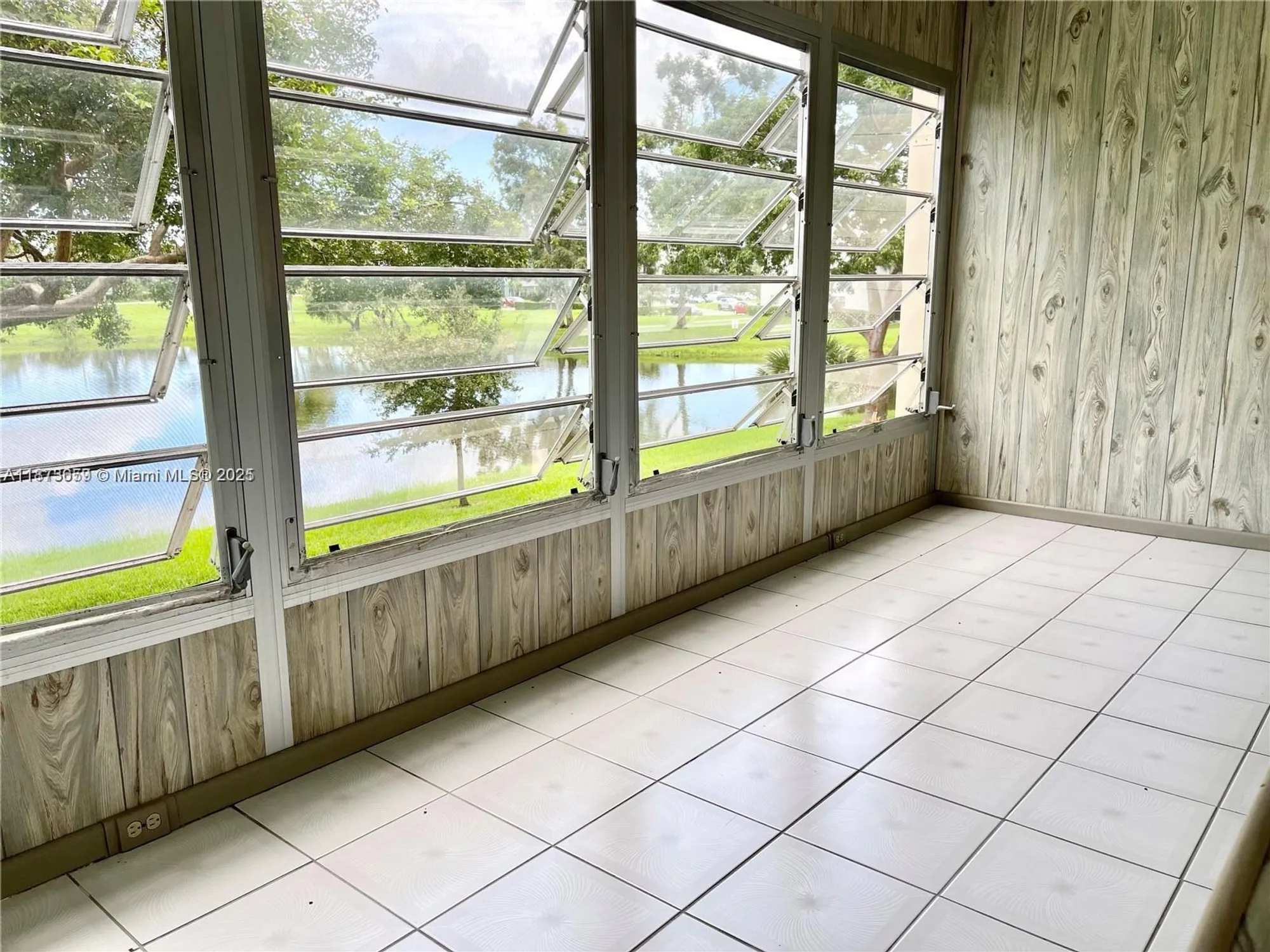 Property Slideshow image 11 of 33 | 2042 newcastle c # 2042, Boca Raton, FL, 33434