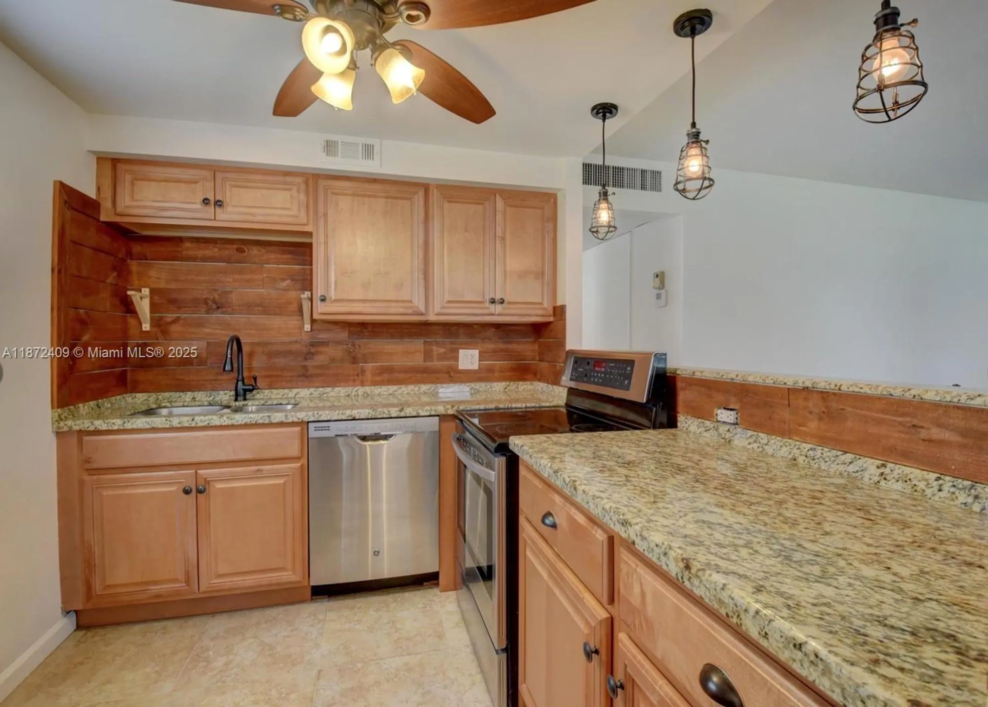 Property Slideshow image 4 of 40 | 21 saxony a # 21, Delray Beach, FL, 33446