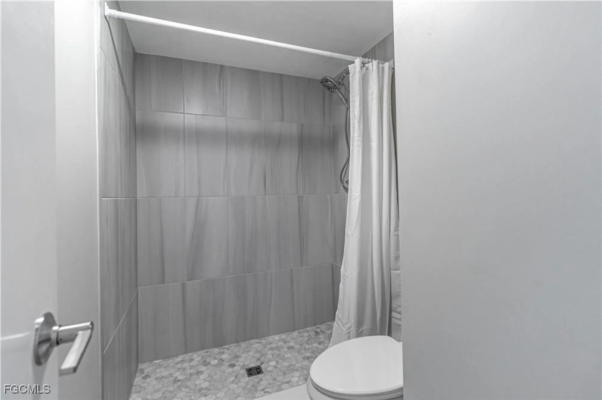 Property Slideshow image 8 of 37 | 6102 augusta dr 315, Fort Myers, FL, 33907