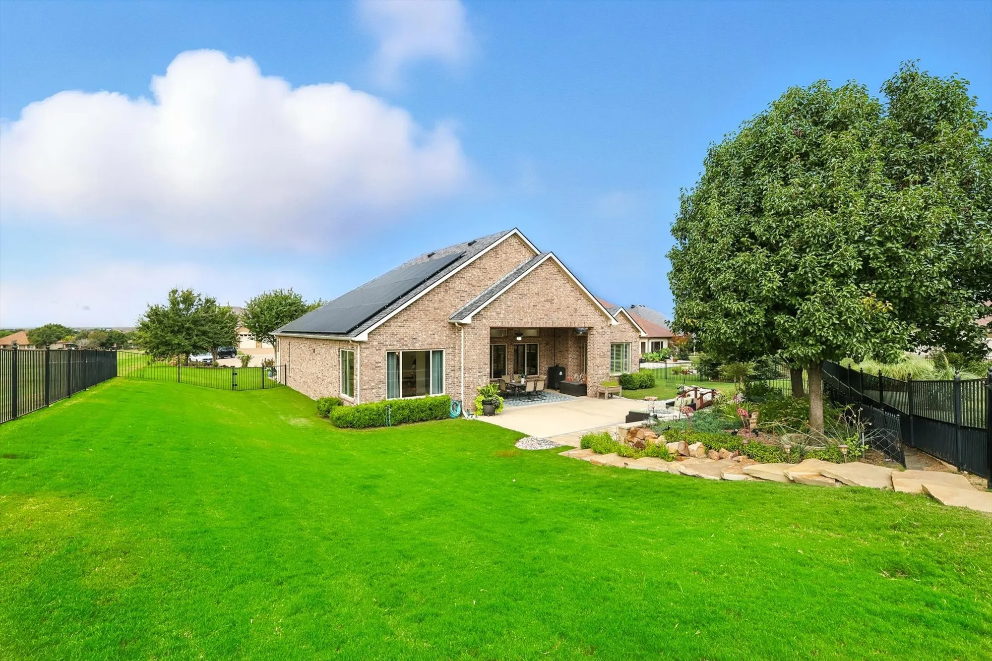 Property Slideshow image 31 of 39 | 9009 landmark ln, Denton, TX, 76207