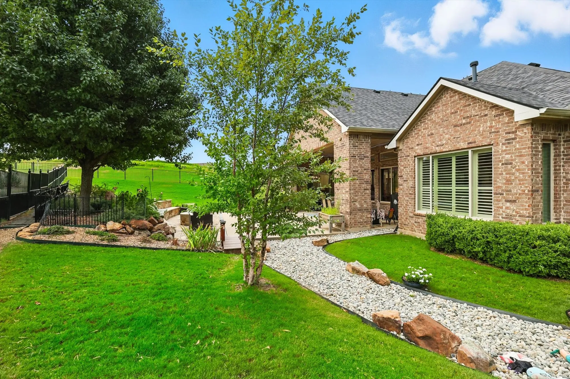 Property Slideshow image 32 of 39 | 9009 landmark ln, Denton, TX, 76207