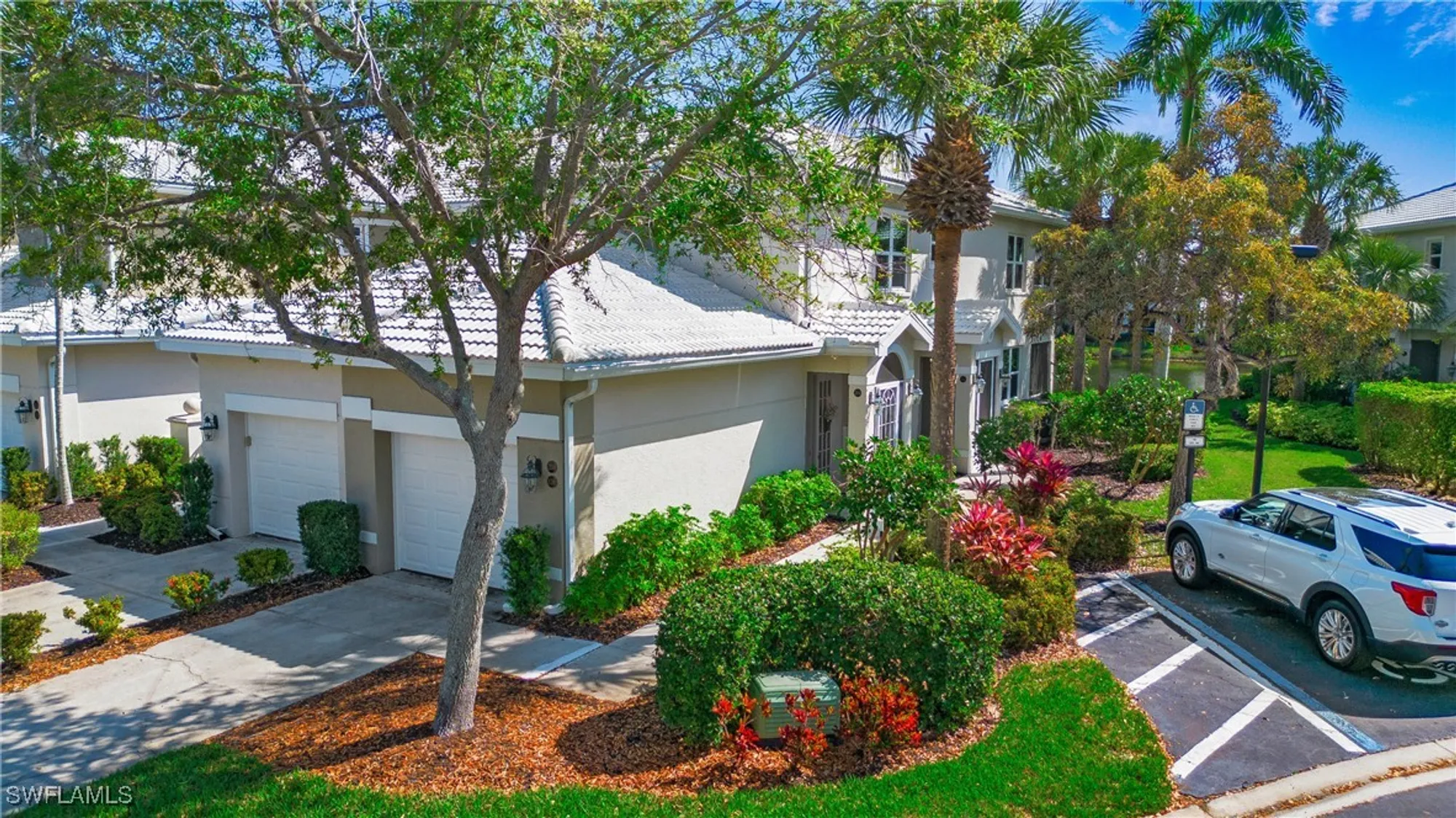 Property Slideshow image 10 of 48 | 4690 hawks nest way e-204, Naples, FL, 34114