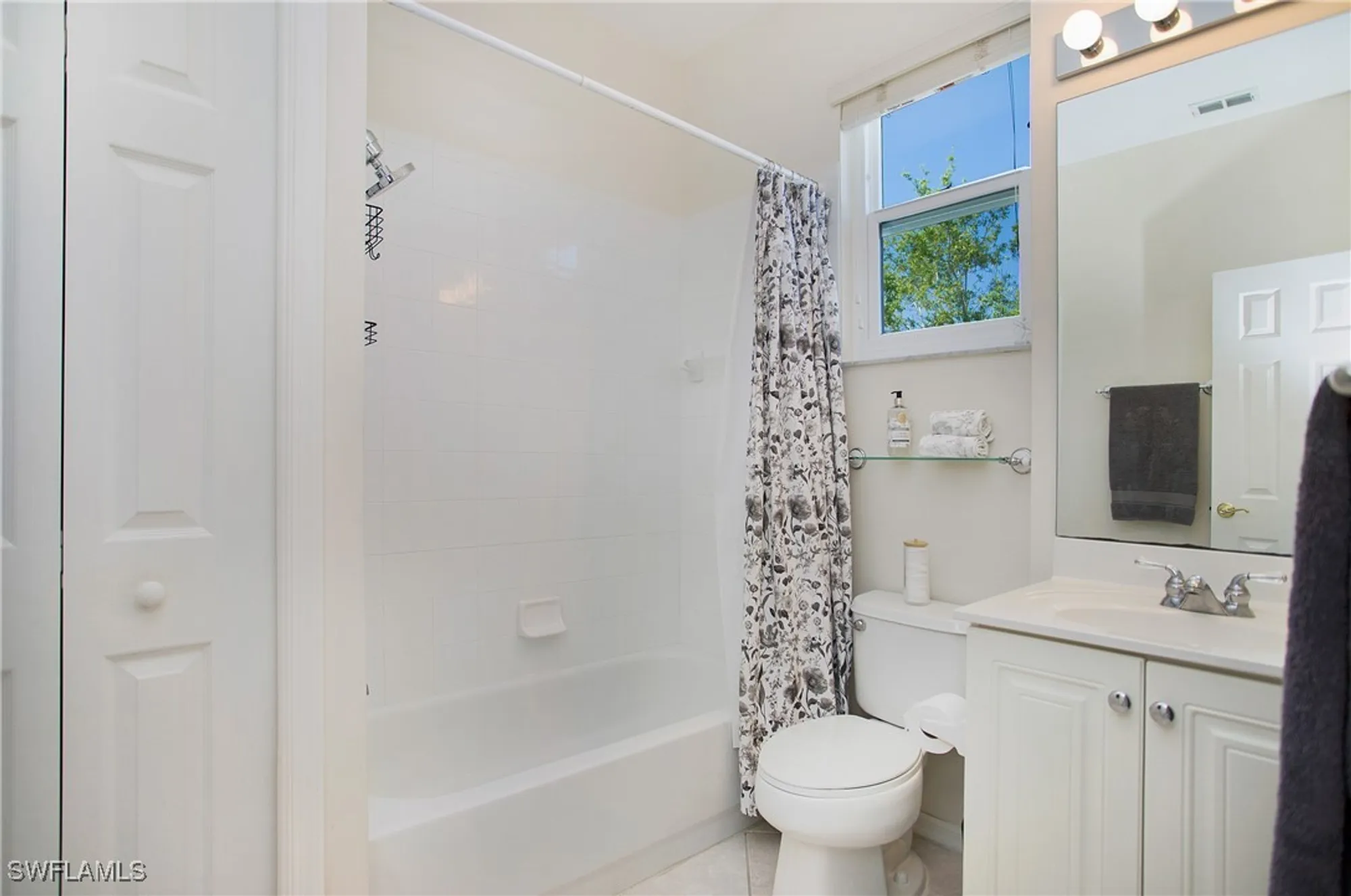 Property Slideshow image 37 of 48 | 4690 hawks nest way e-204, Naples, FL, 34114