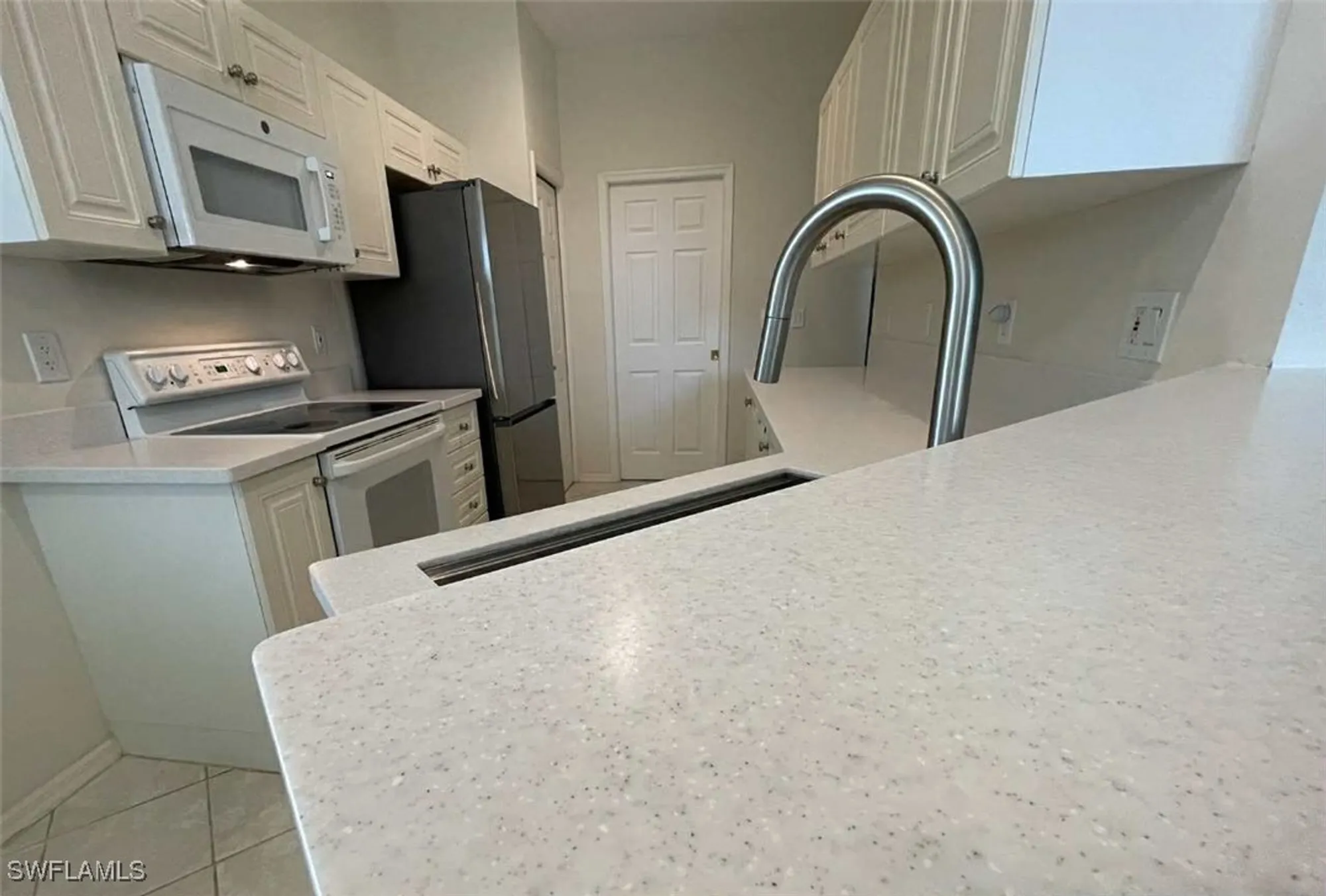 Property Slideshow image 7 of 48 | 4690 hawks nest way e-204, Naples, FL, 34114