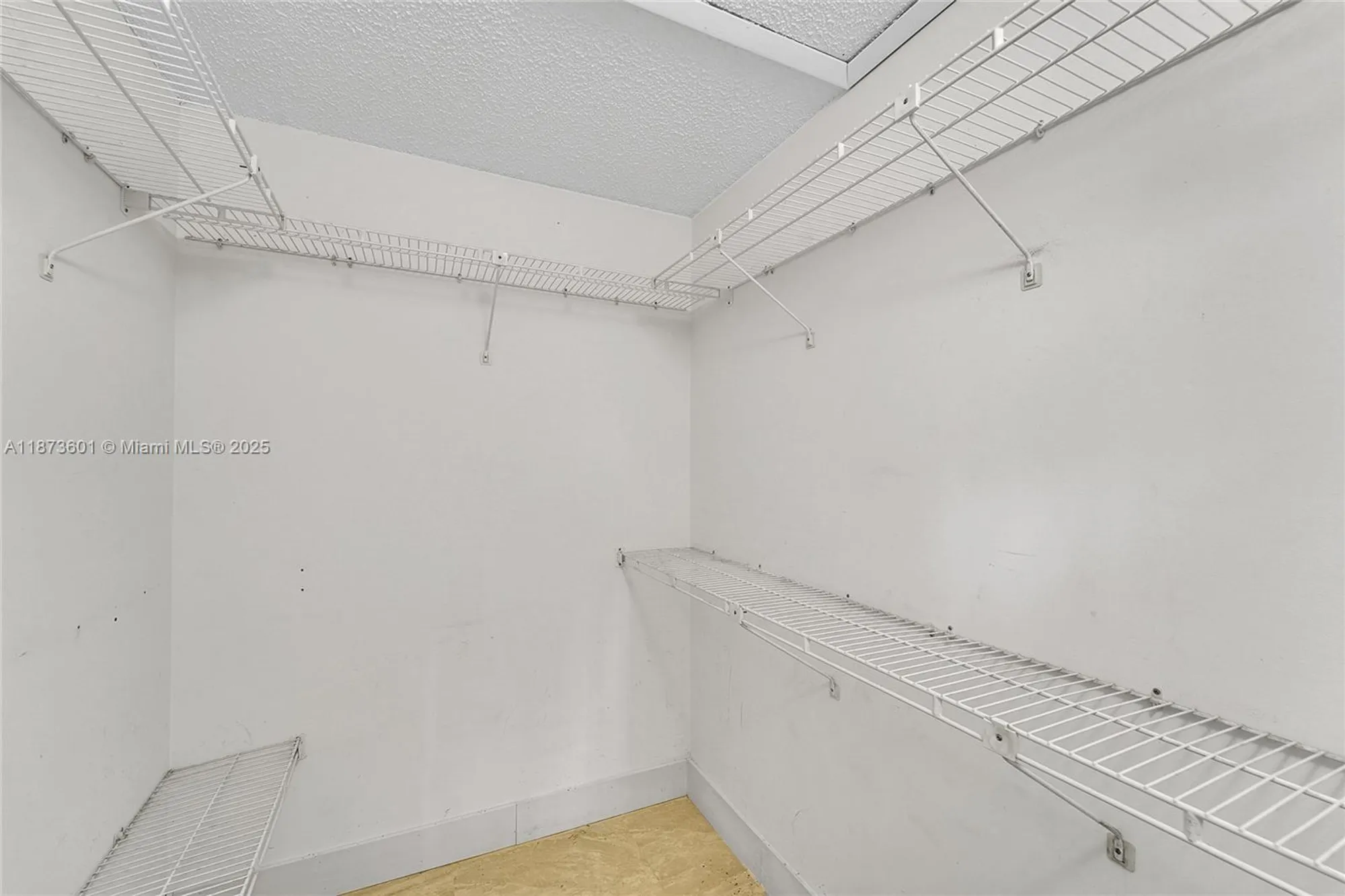 Property Slideshow image 14 of 25 | 9644 s belfort cir 211, Tamarac, FL, 33321