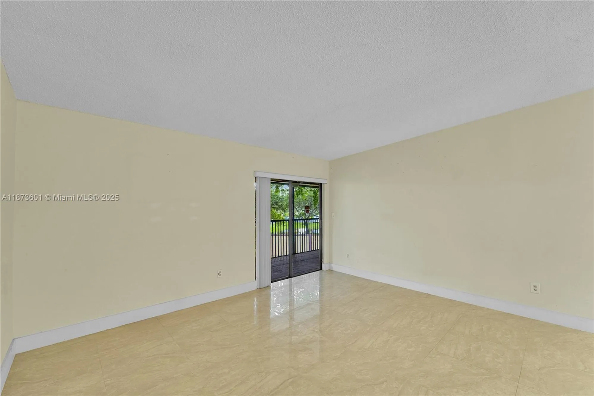 Property Slideshow image 2 of 25 | 9644 s belfort cir 211, Tamarac, FL, 33321