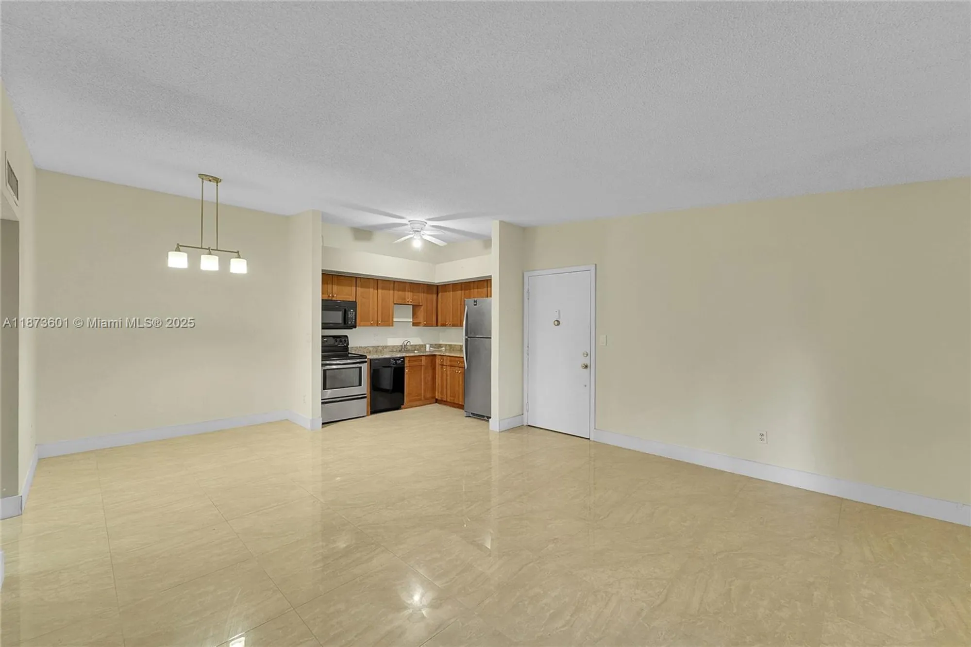 Property Slideshow image 3 of 25 | 9644 s belfort cir 211, Tamarac, FL, 33321