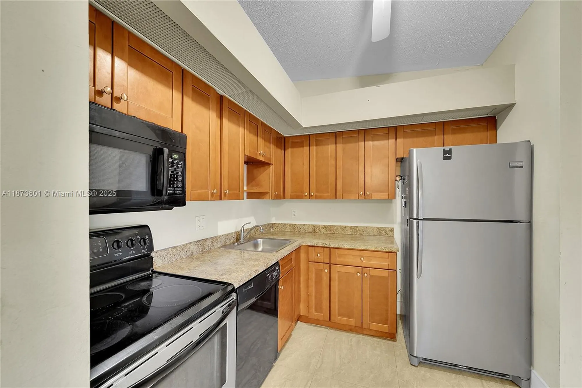 Property Slideshow image 4 of 25 | 9644 s belfort cir 211, Tamarac, FL, 33321