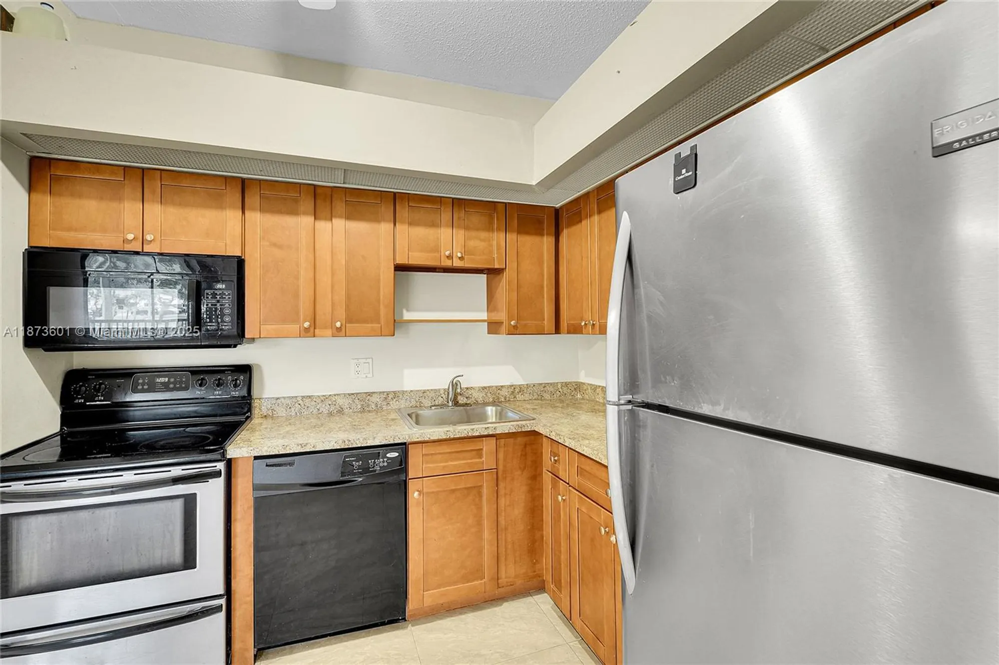 Property Slideshow image 5 of 25 | 9644 s belfort cir 211, Tamarac, FL, 33321